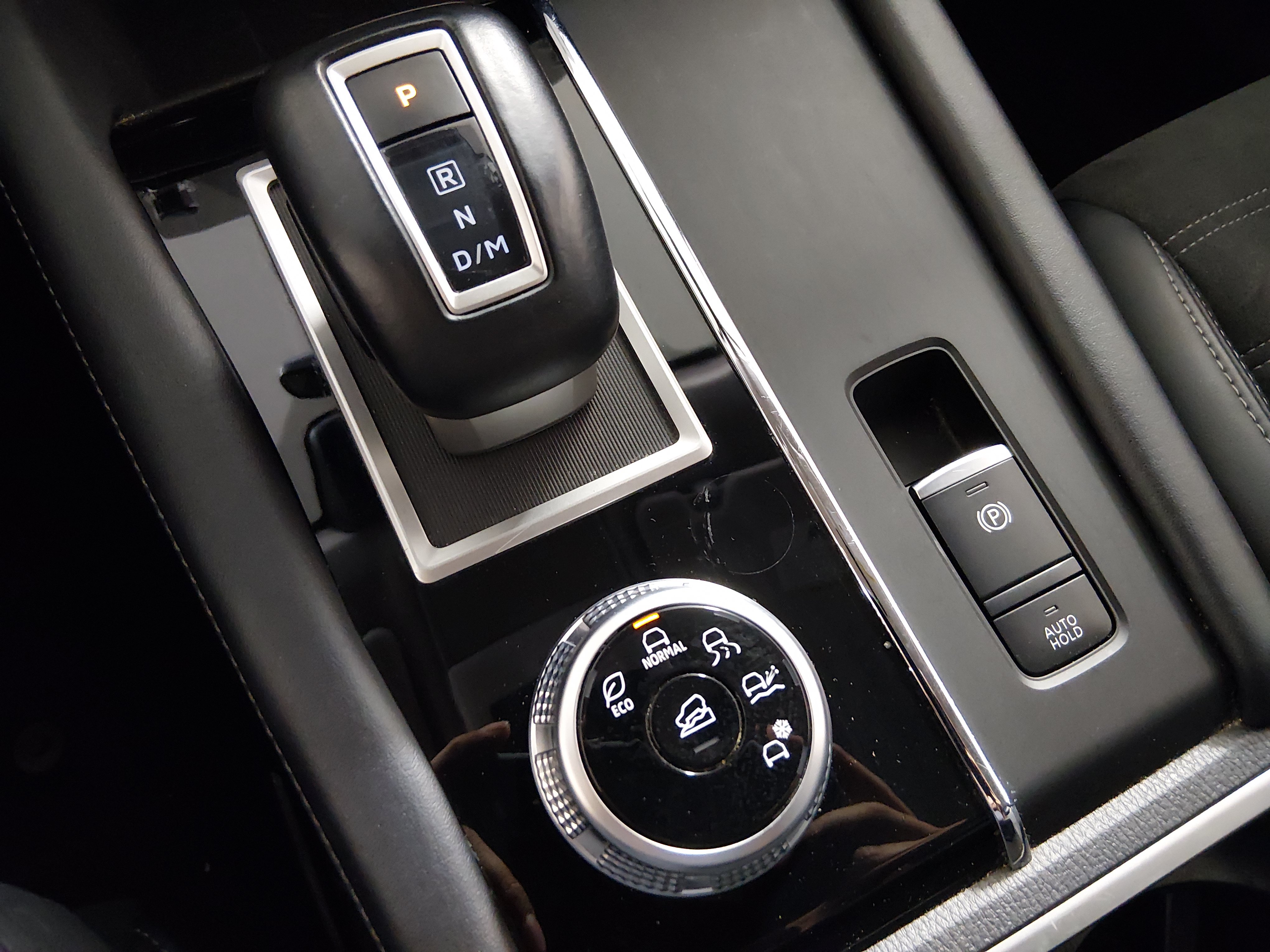 2024 Mitsubishi Outlander SE - Photo 16