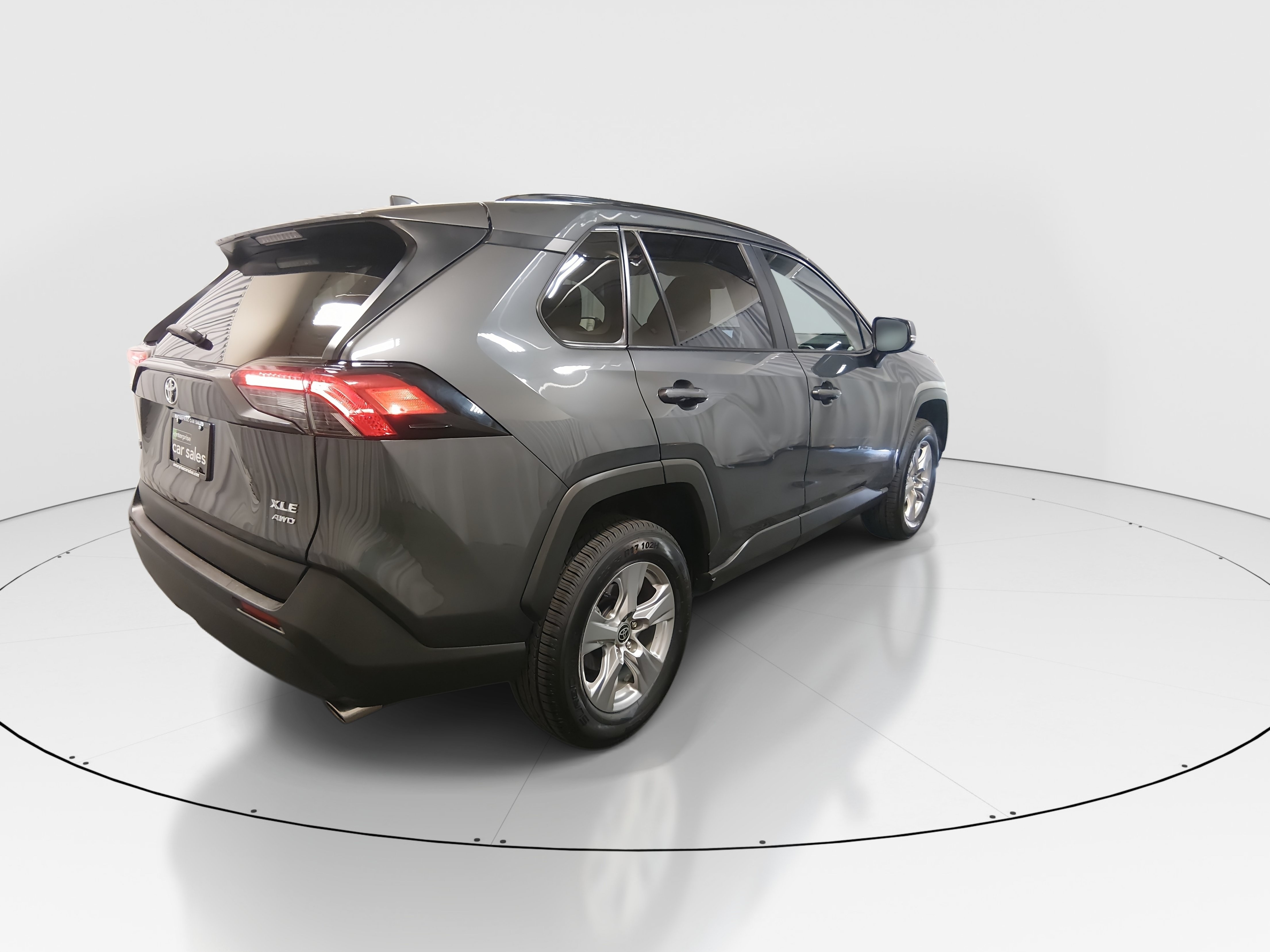 2025 Toyota RAV4 XLE - Photo 7