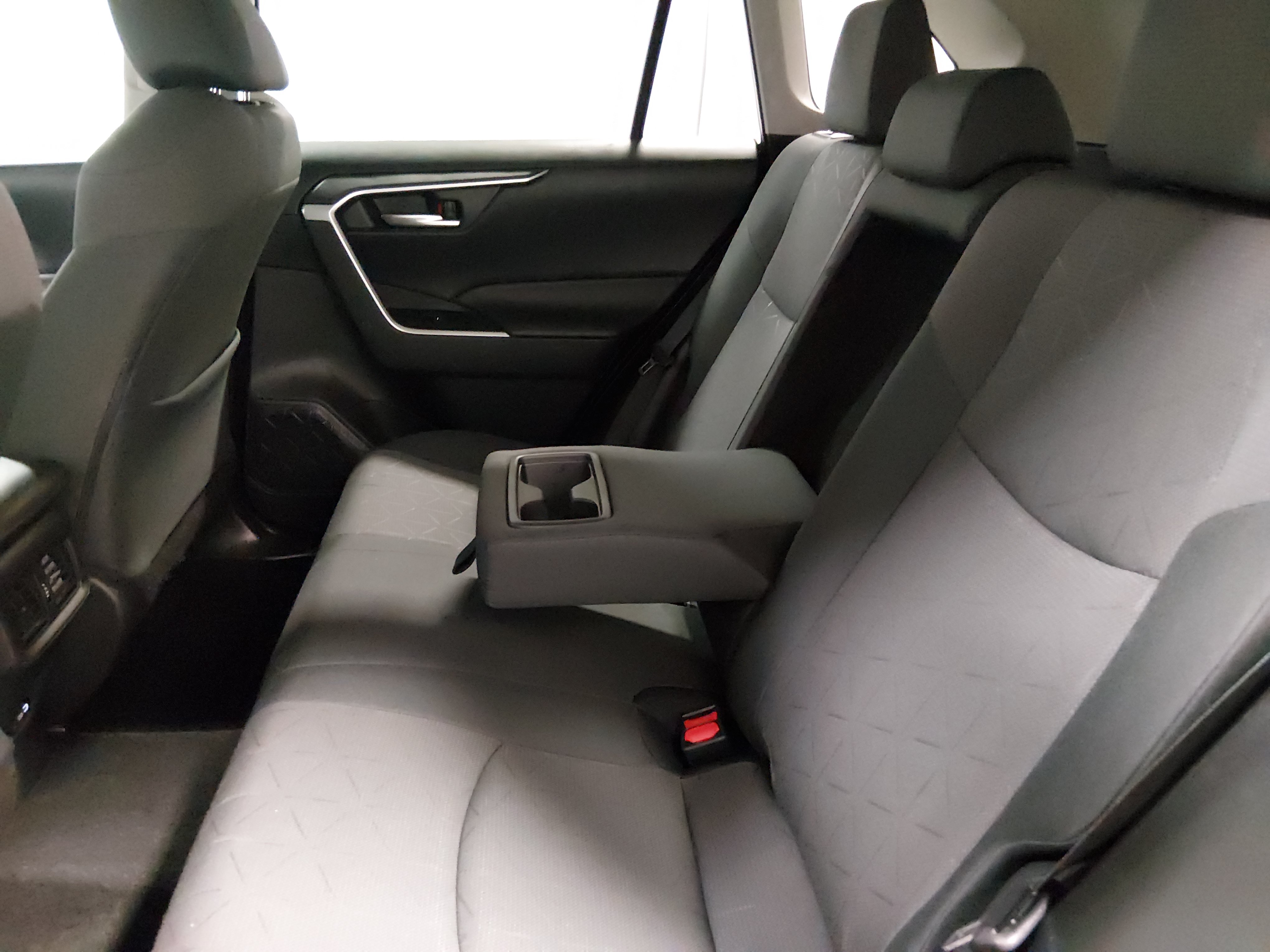 2024 Toyota RAV4 XLE - Photo 24