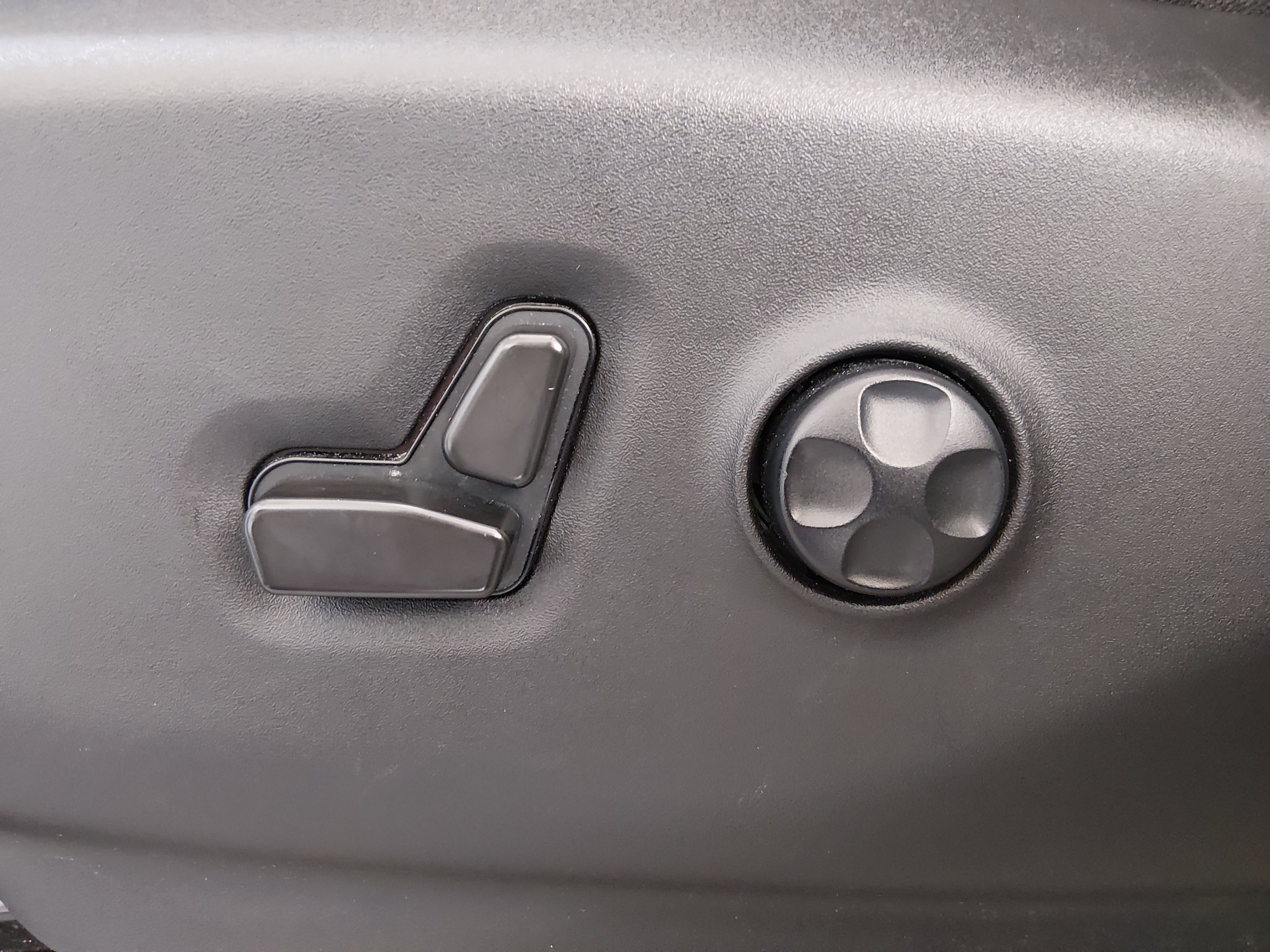 2022 Chrysler Voyager LX - Photo 21