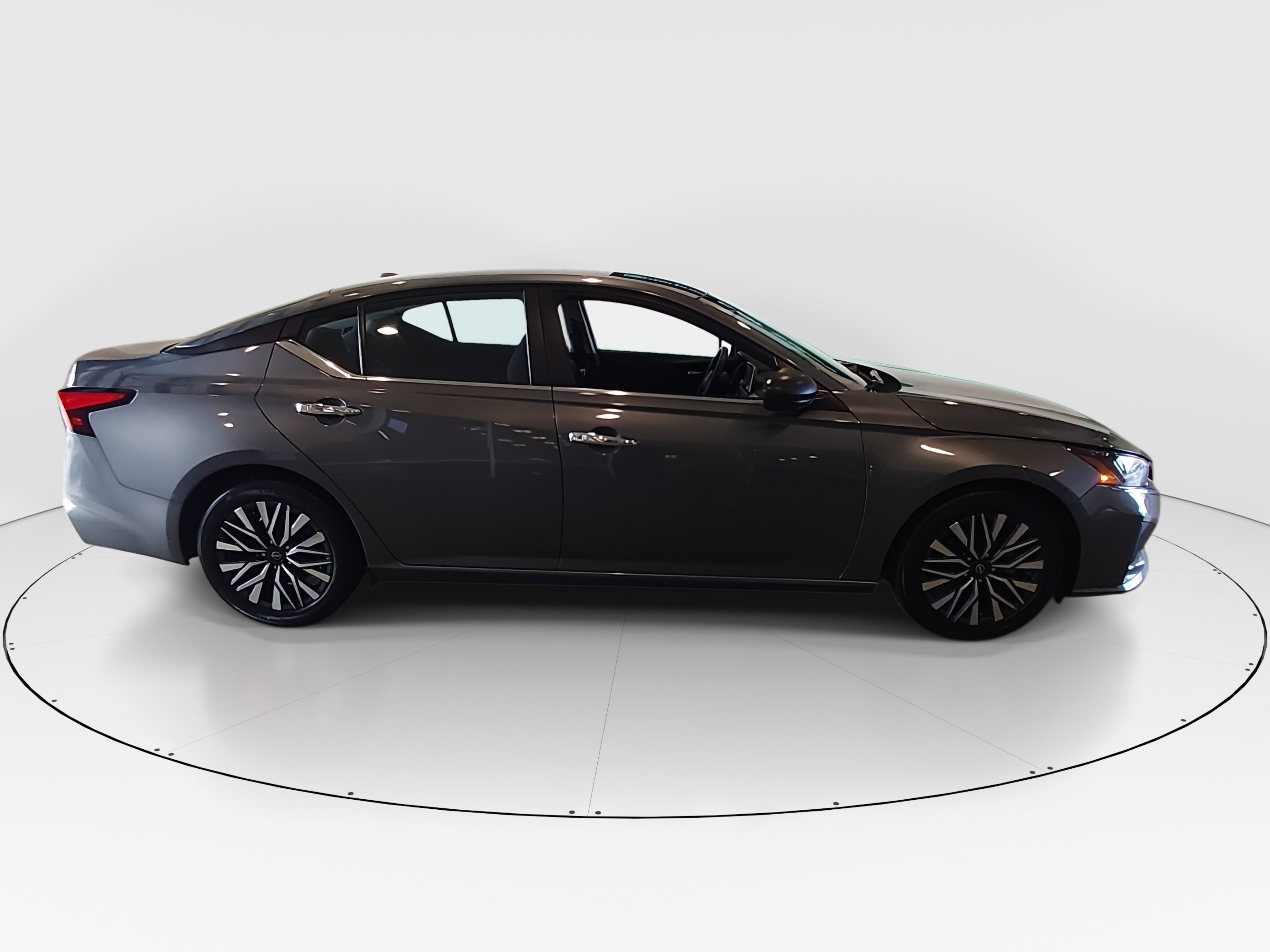 2024 Nissan Altima SV - Photo 8