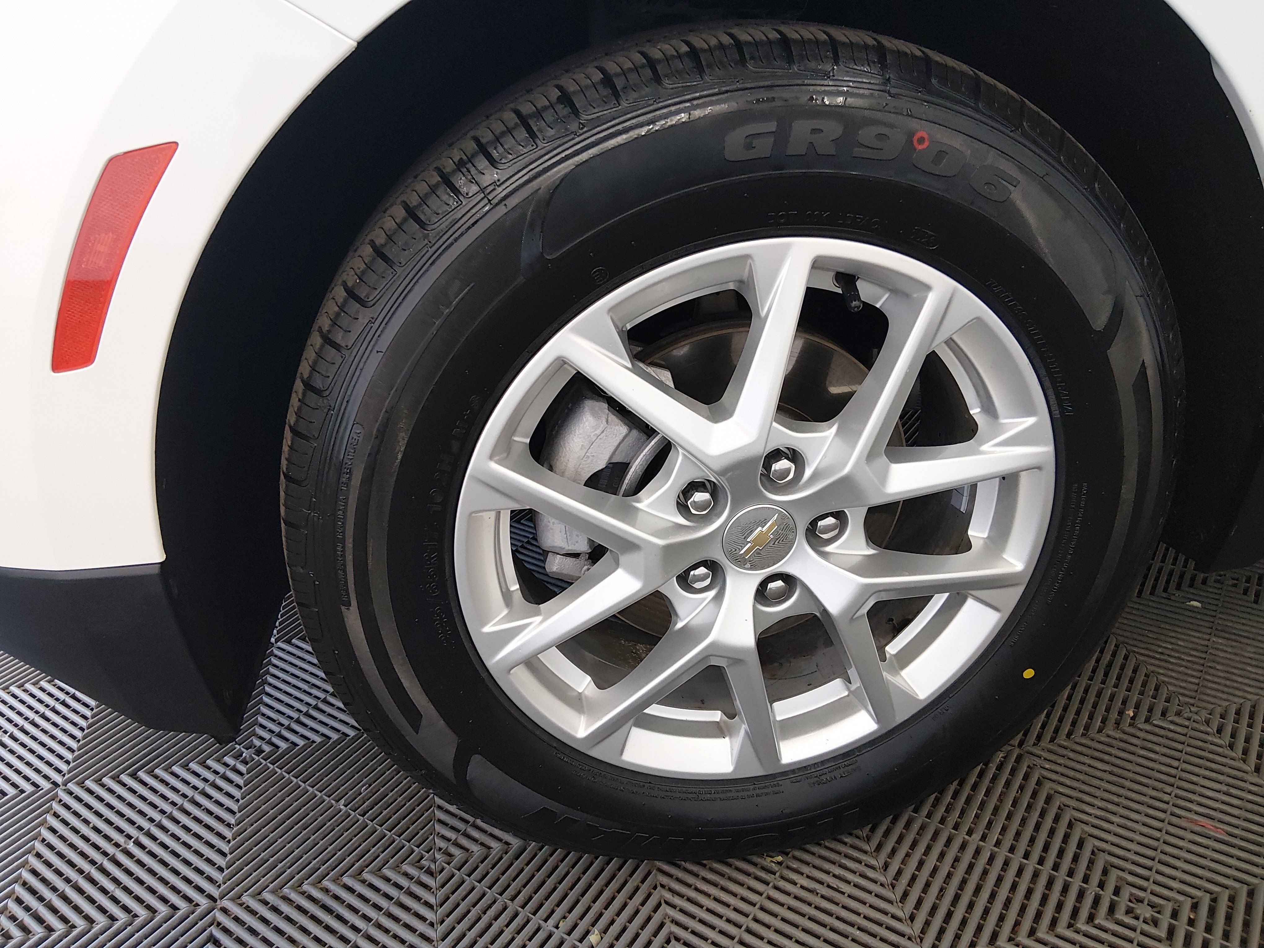 2024 Chevrolet Equinox LT - Photo 10