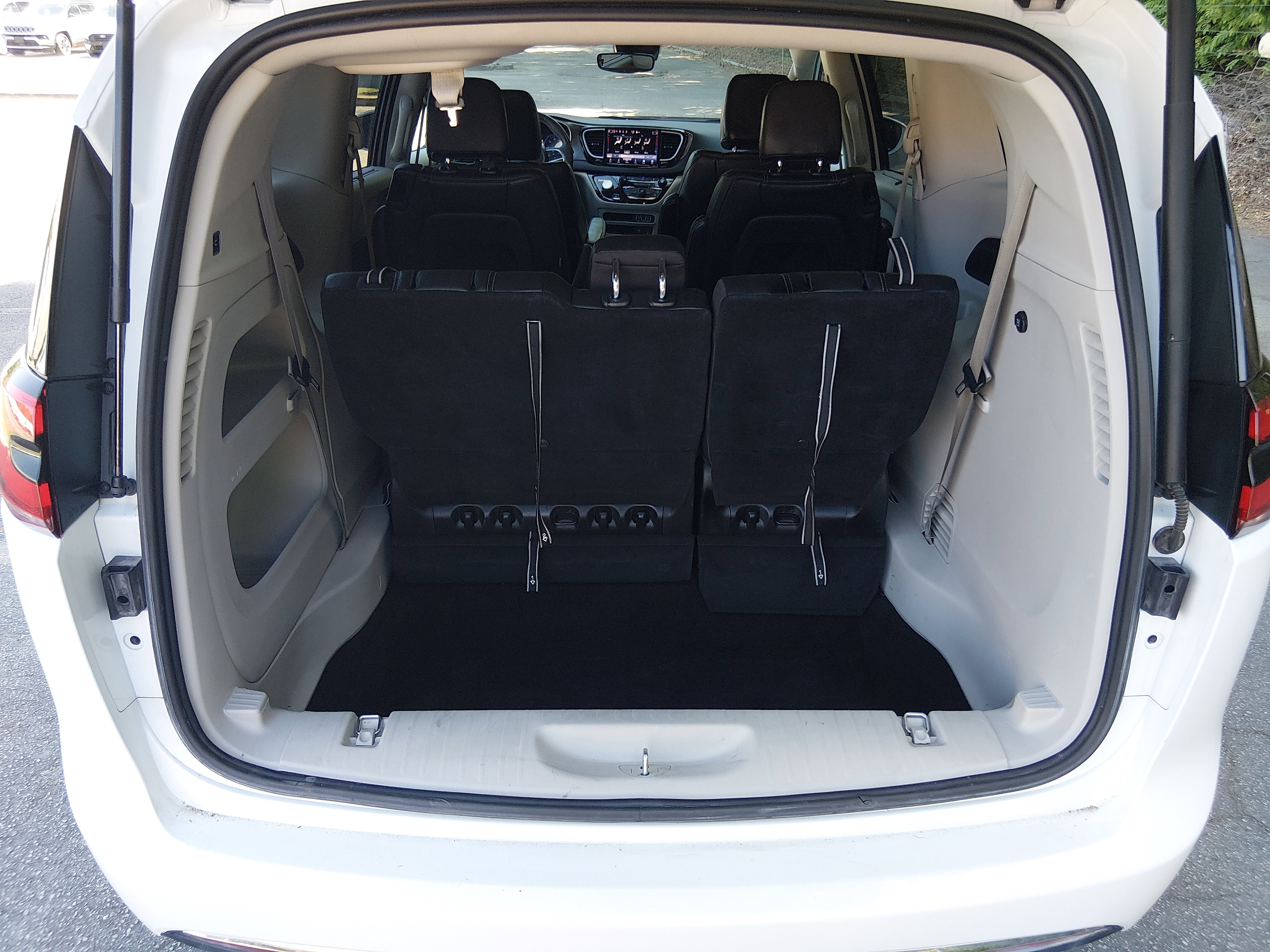2022 Chrysler Pacifica Touring L - Photo 11