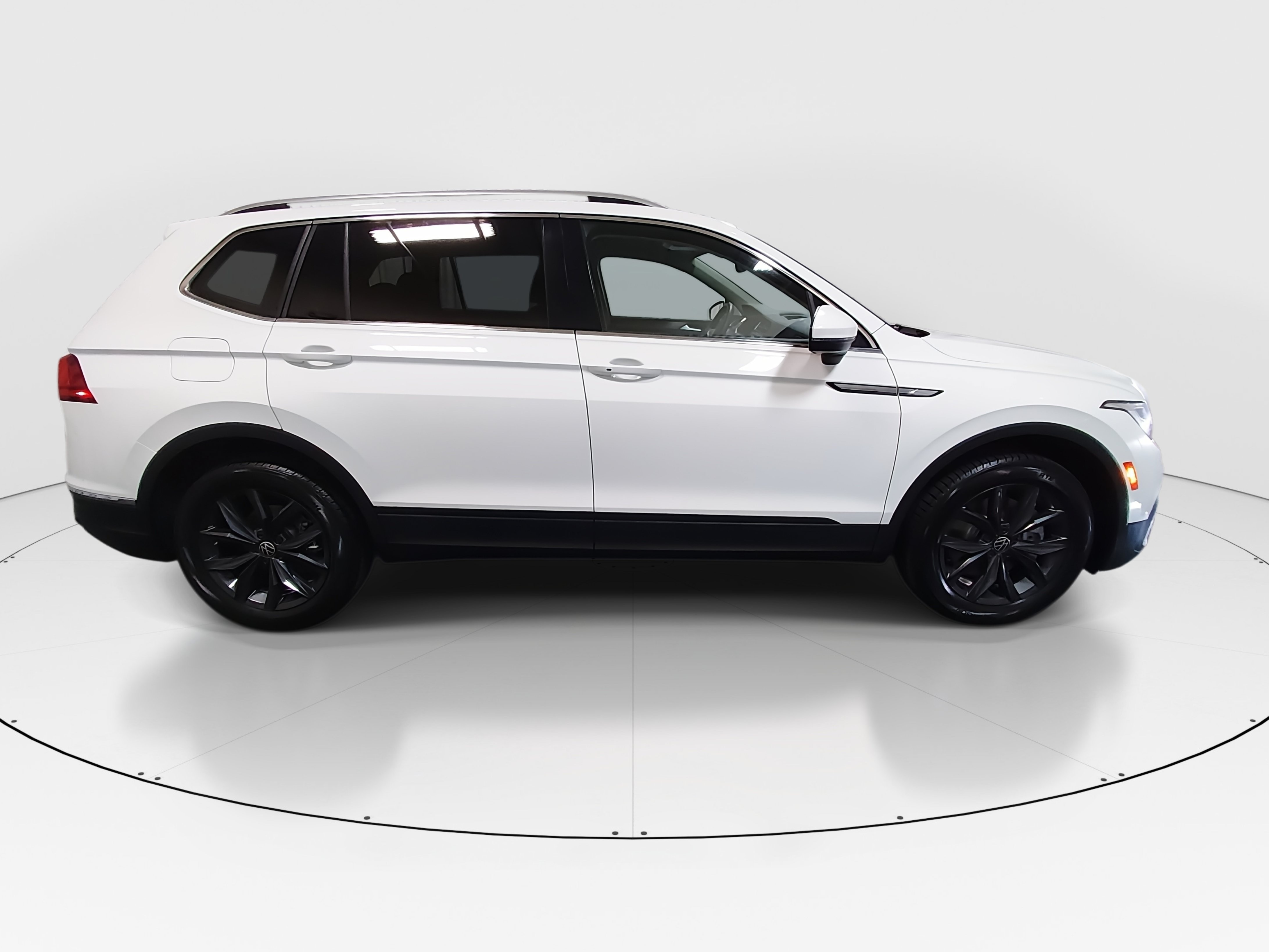 2024 Volkswagen Tiguan SE - Photo 8