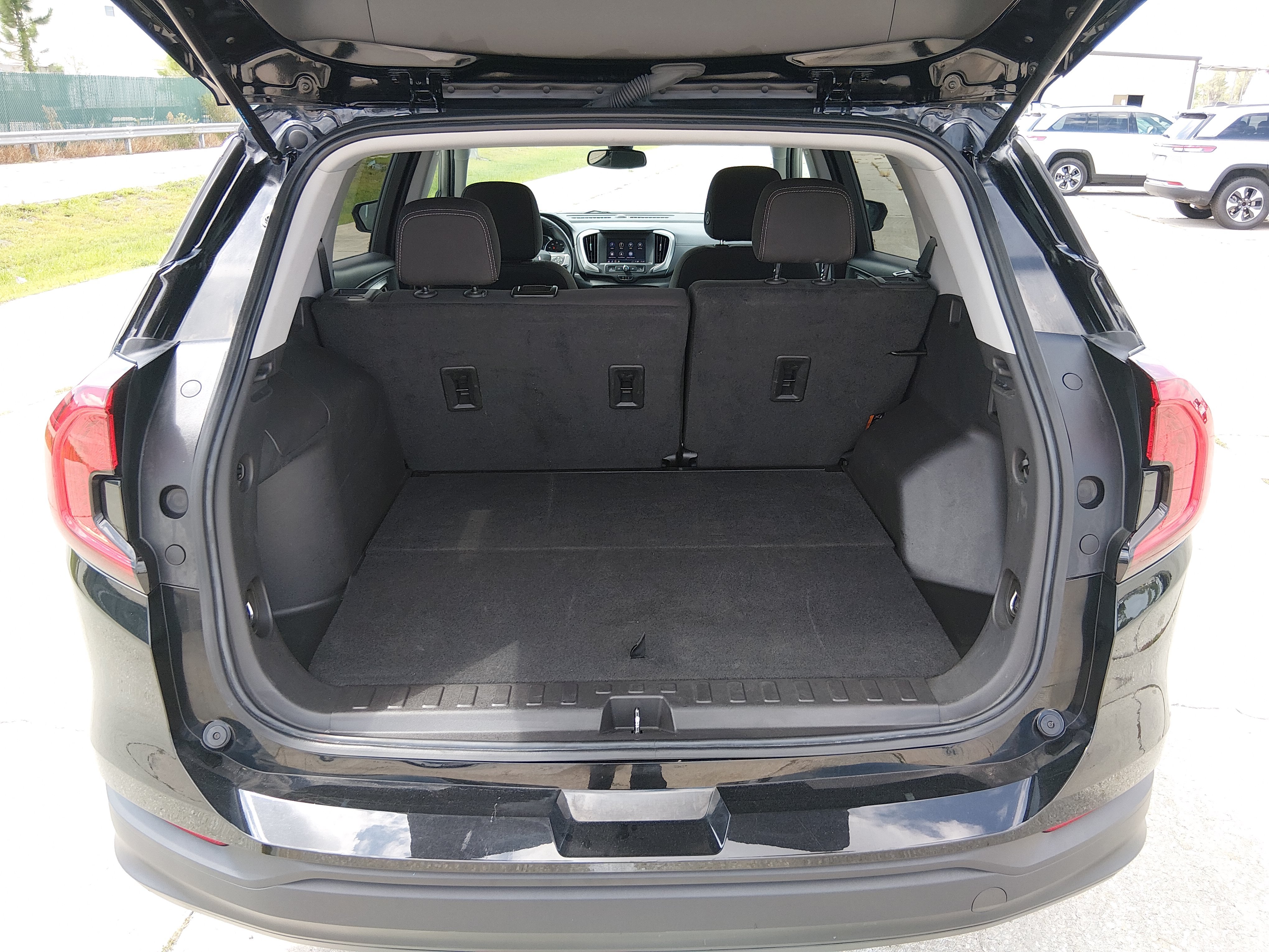 2024 GMC Terrain SLE - Photo 11
