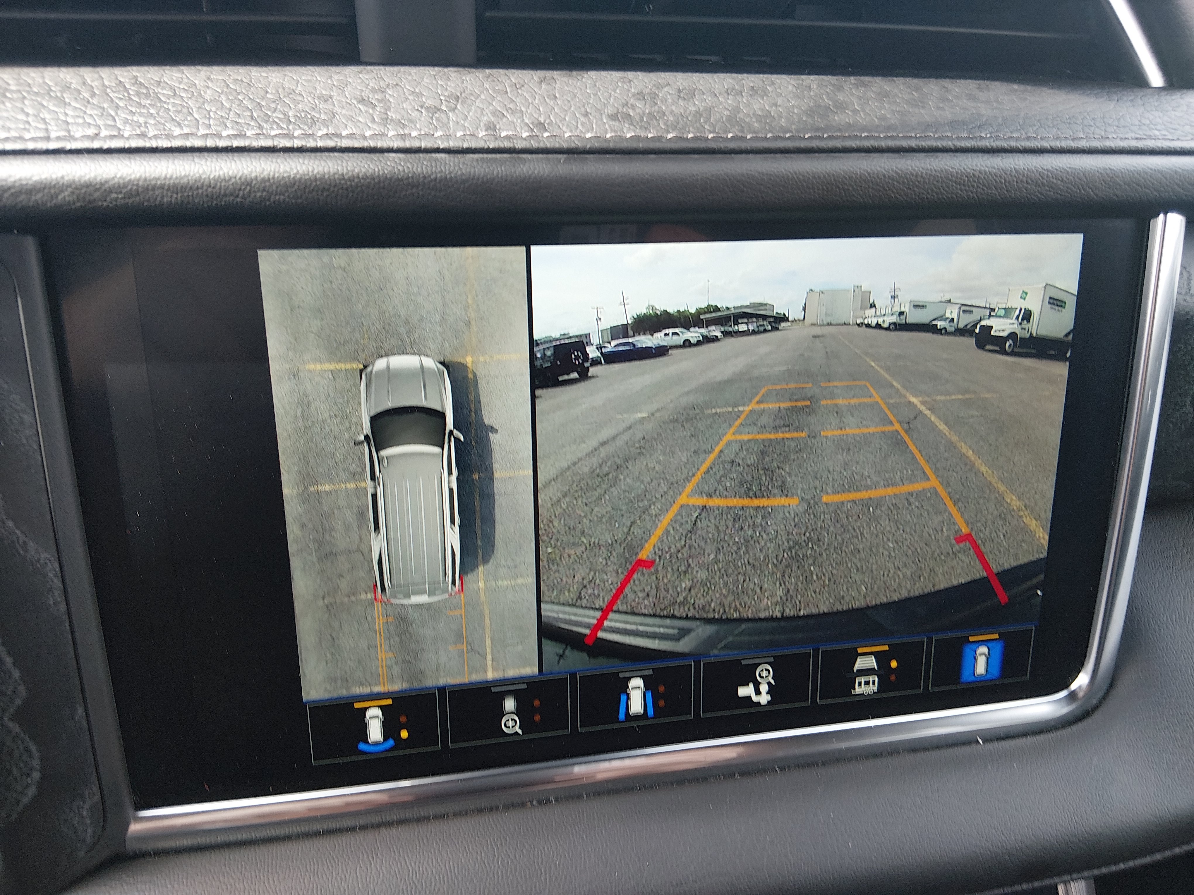2024 GMC Yukon Denali - Photo 16