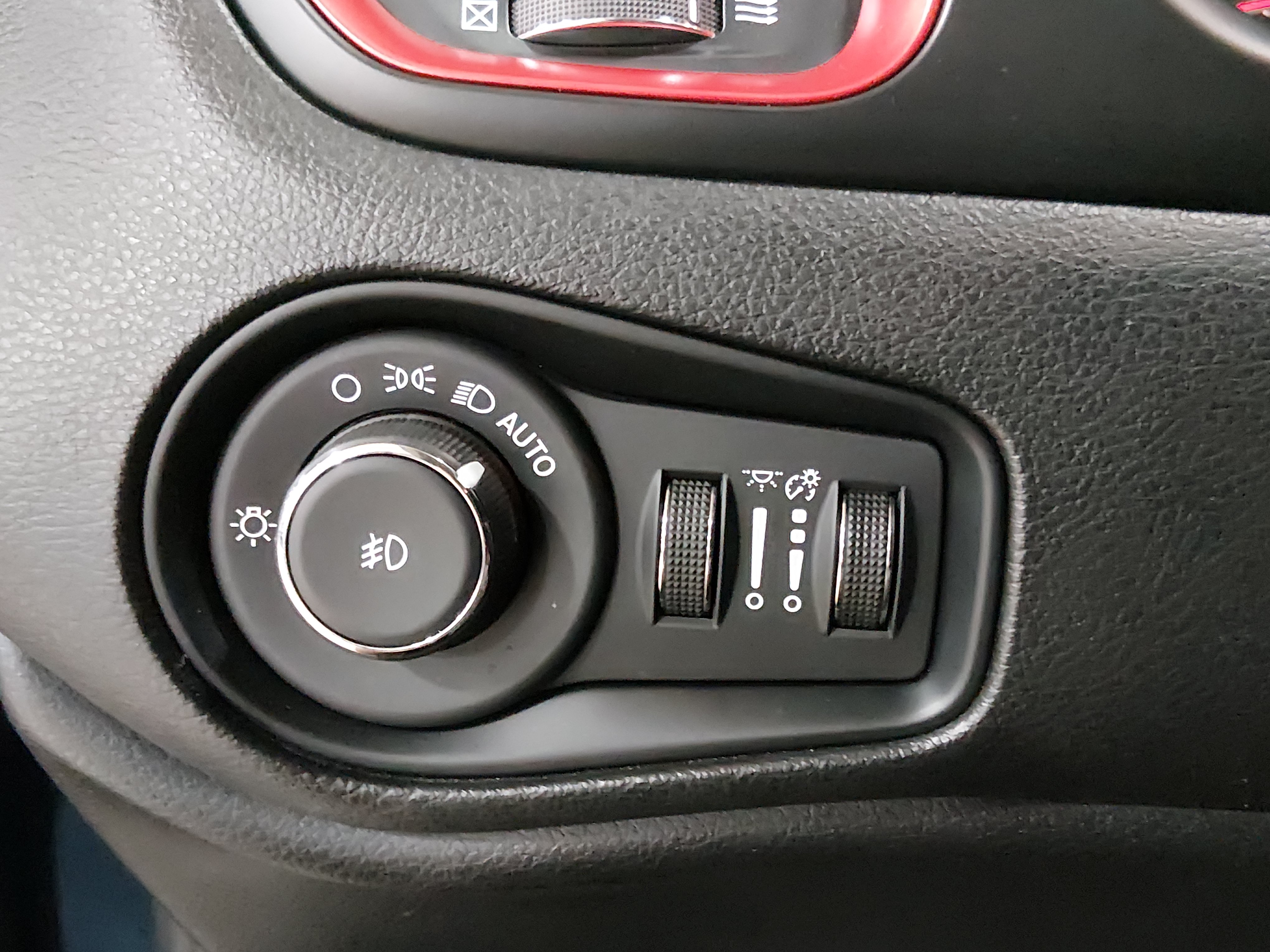 2023 Jeep Renegade Trailhawk - Photo 13