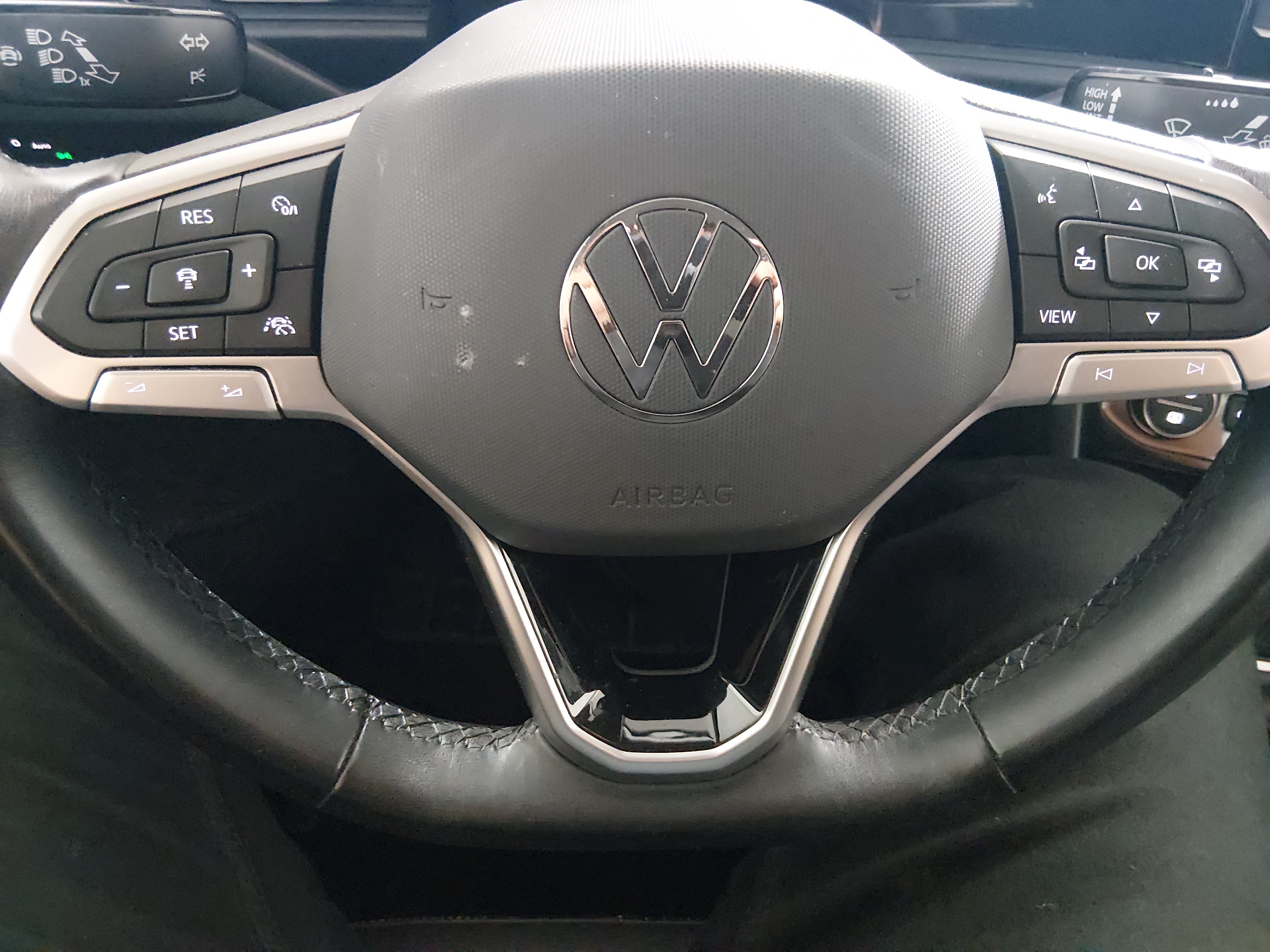 2024 Volkswagen Jetta SE - Photo 12