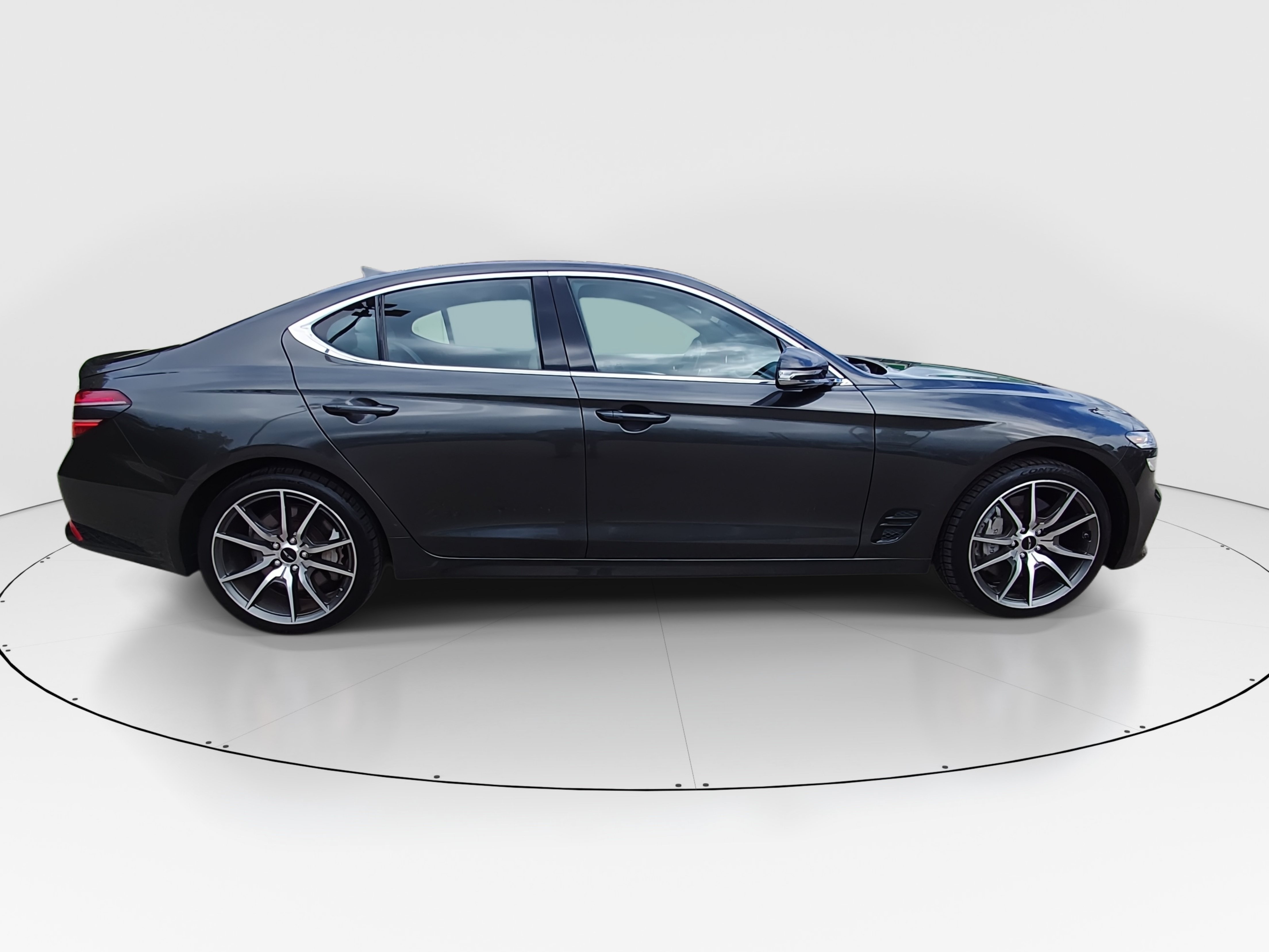 2025 GENESIS G70 Standard - Photo 8