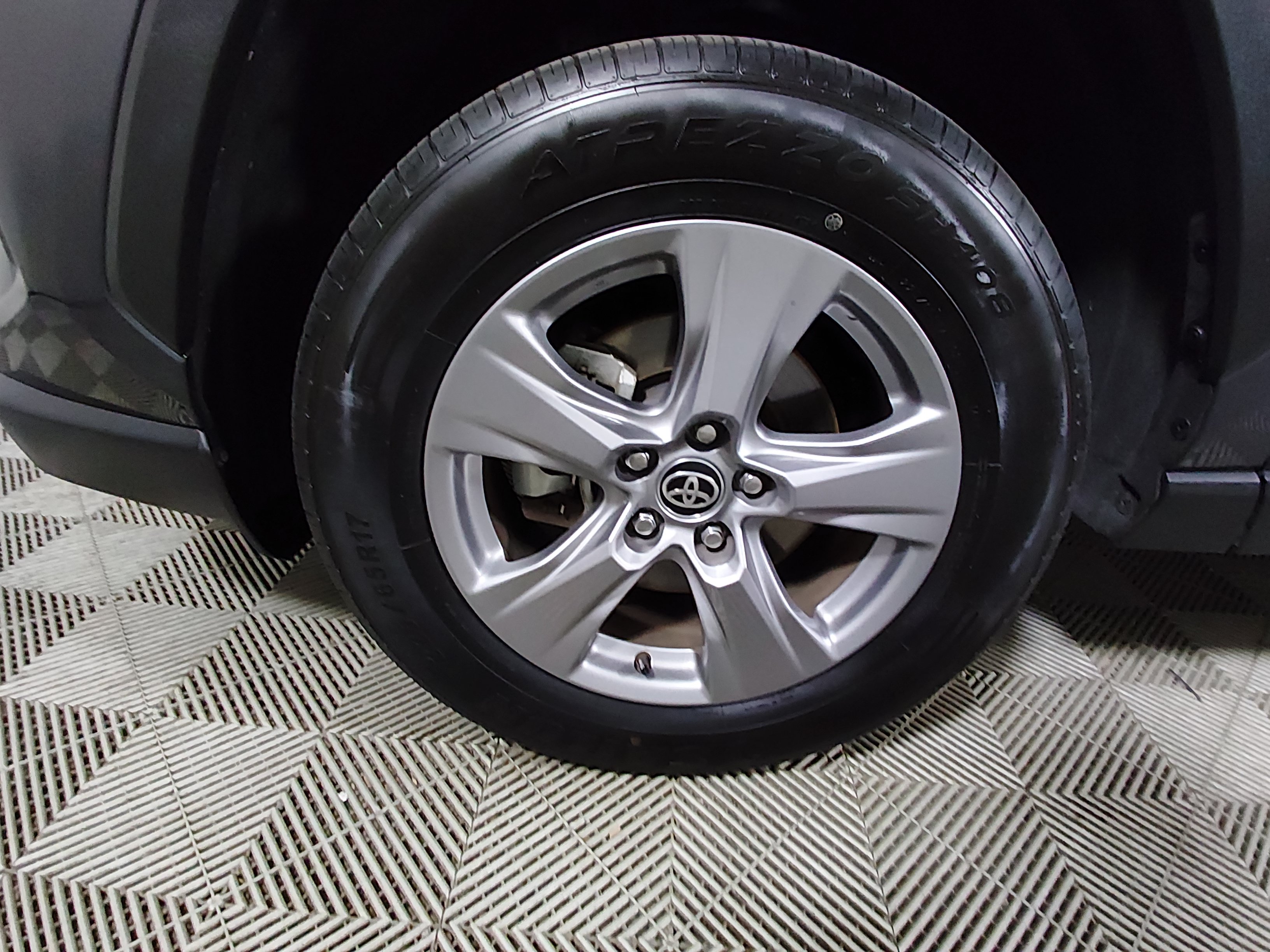 2024 Toyota RAV4 XLE - Photo 10