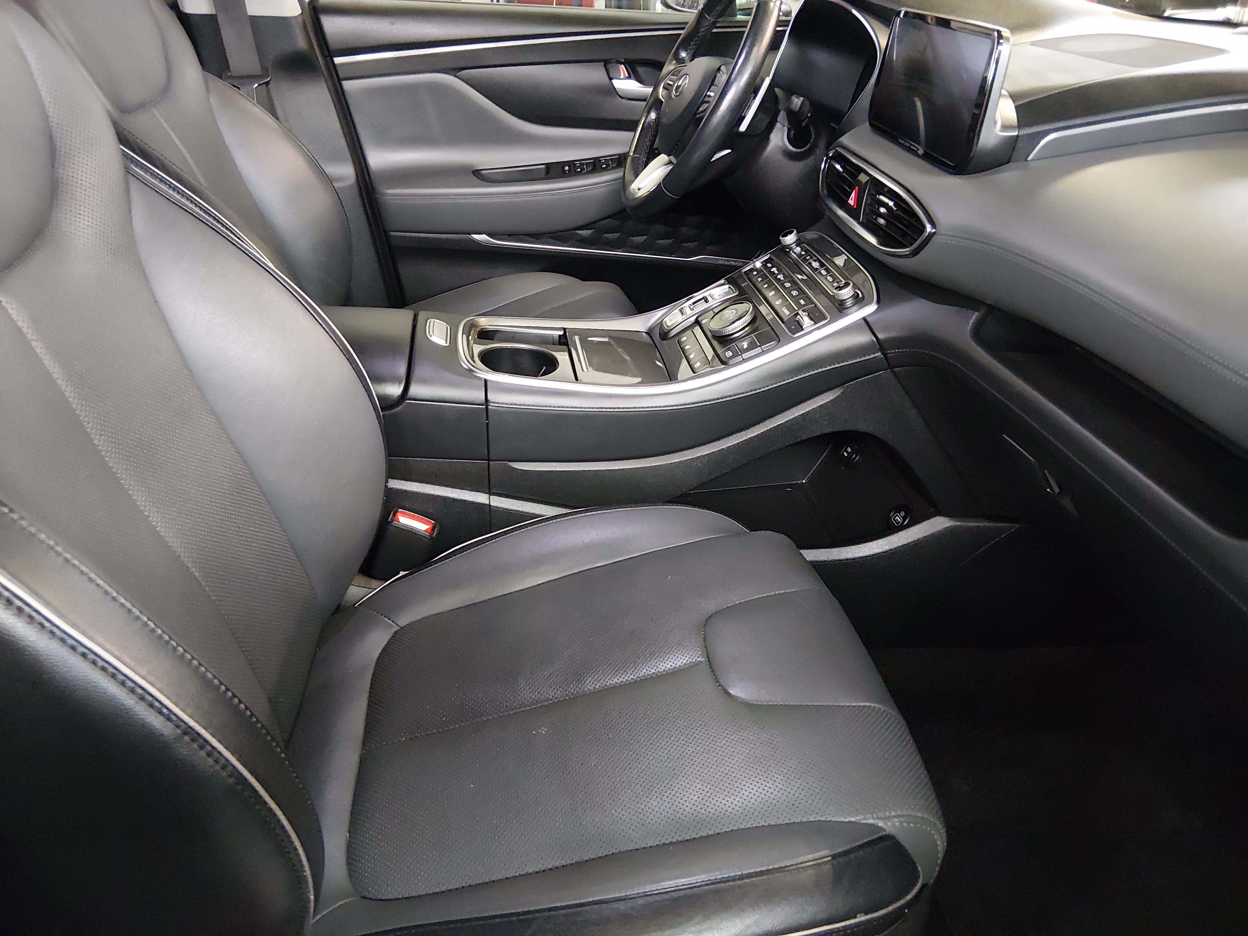 2023 Hyundai Santa Fe Limited - Photo 18