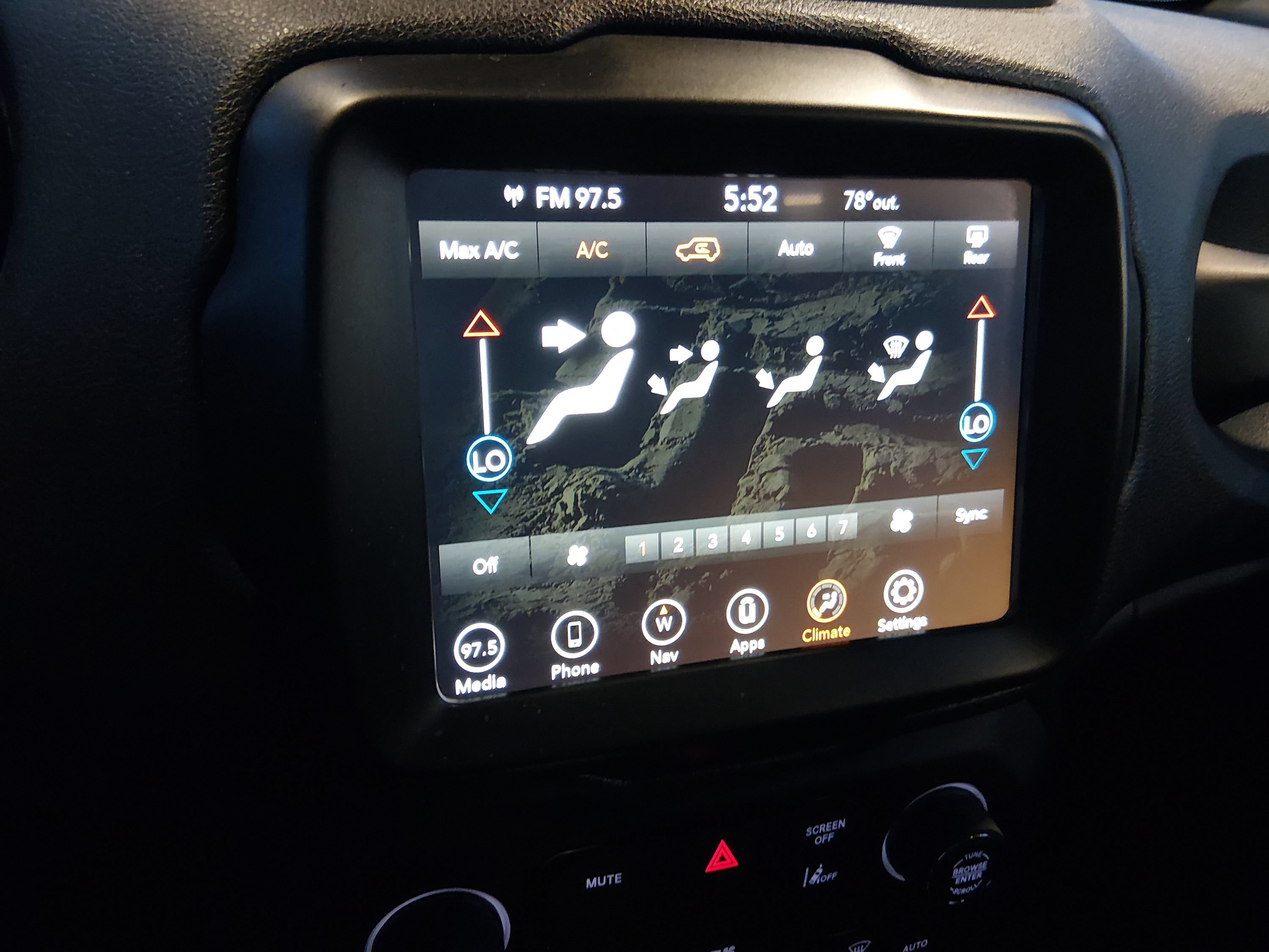 2023 Jeep Renegade Latitude - Photo 19