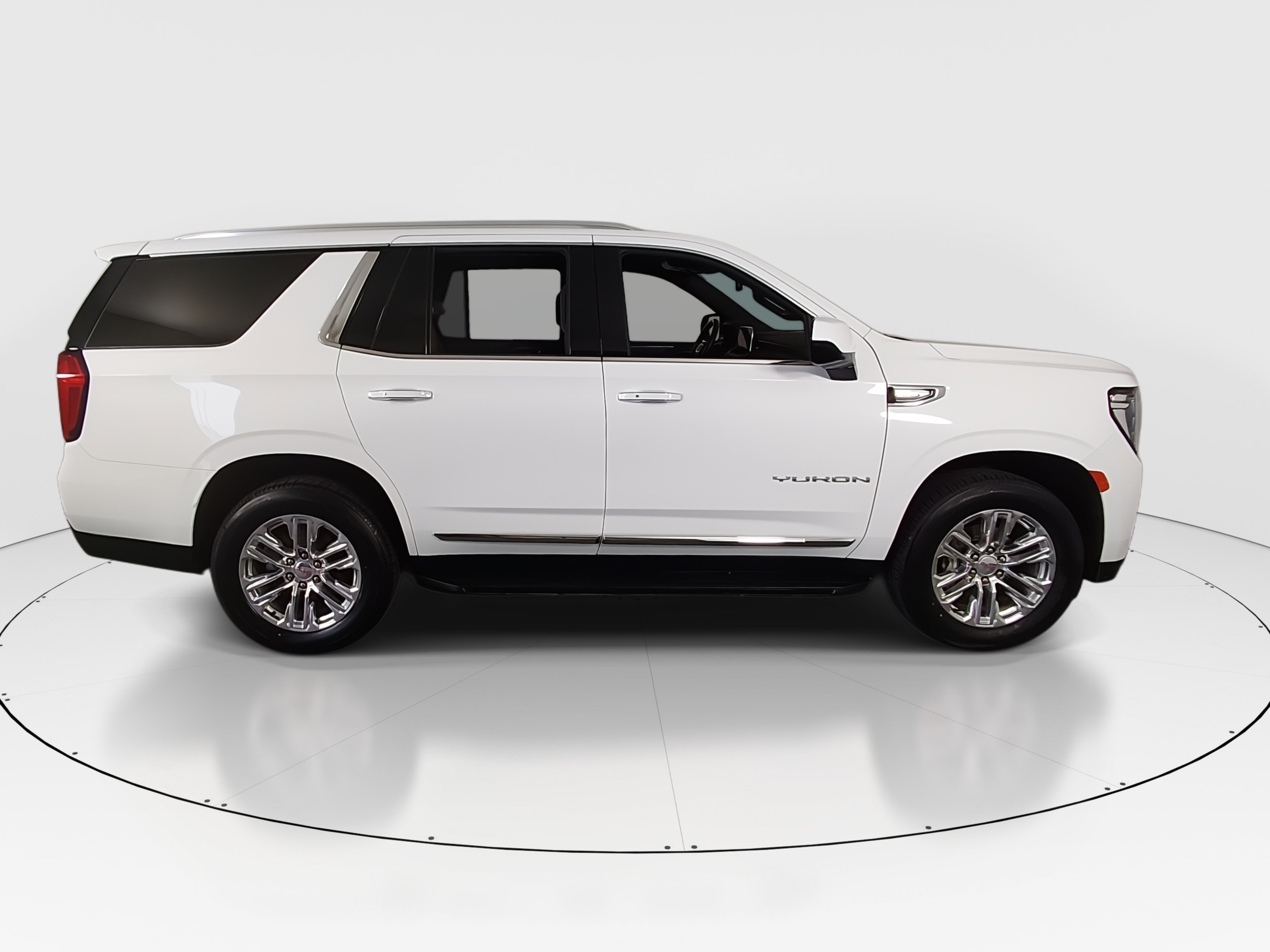 2023 GMC Yukon SLT - Photo 8