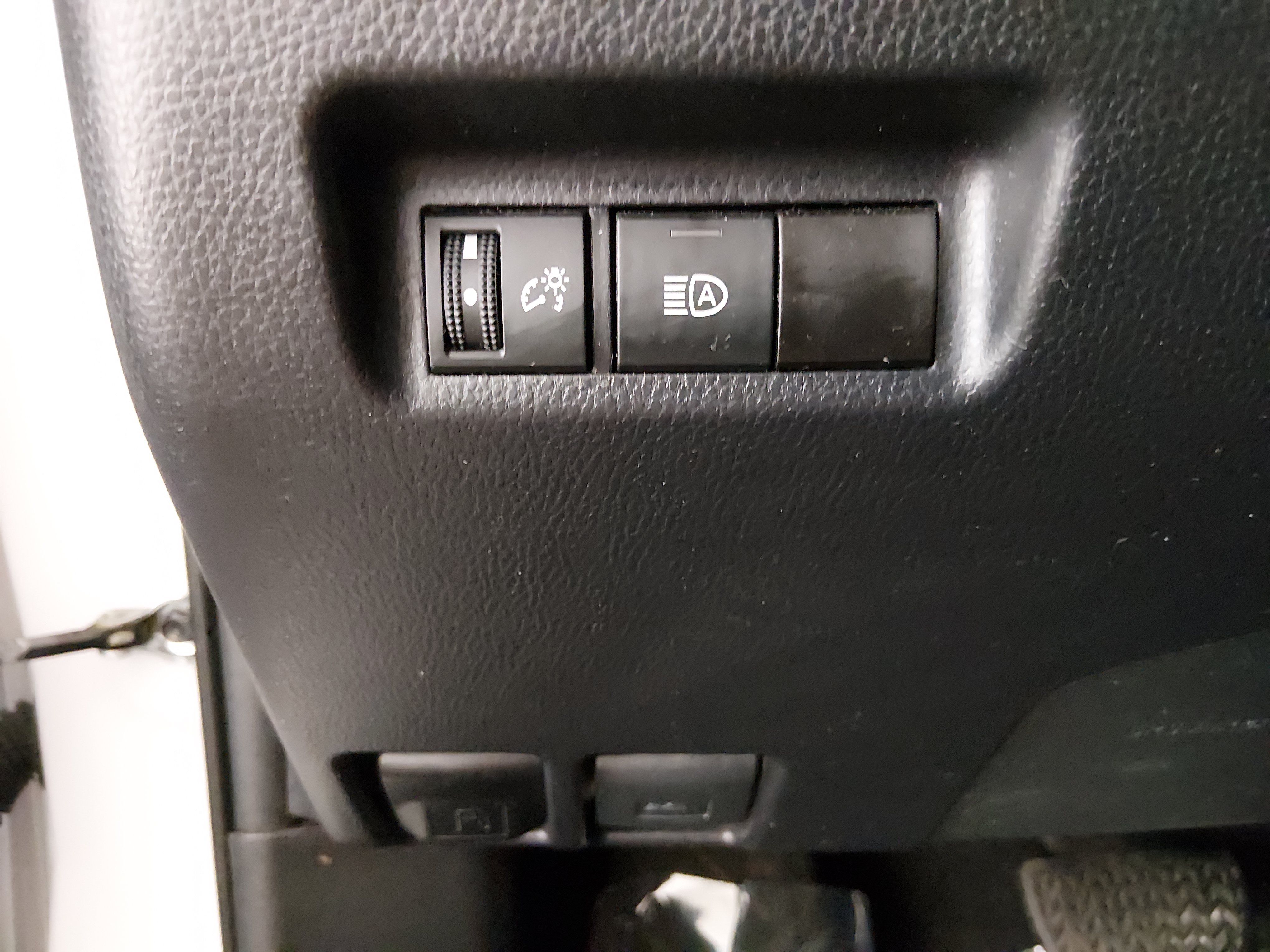 2024 Toyota RAV4 XLE - Photo 13