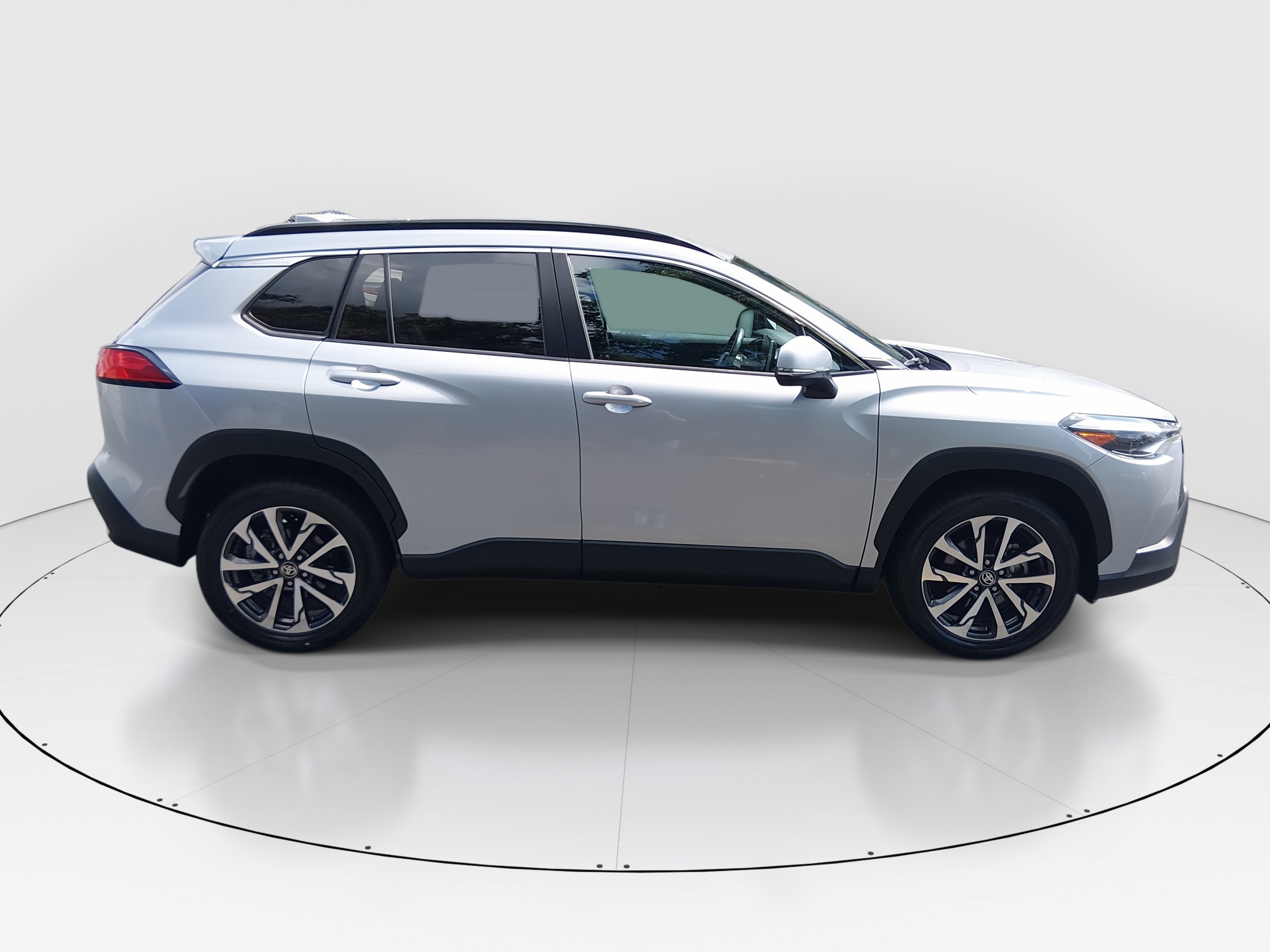 2024 Toyota Corolla Cross XLE - Photo 8