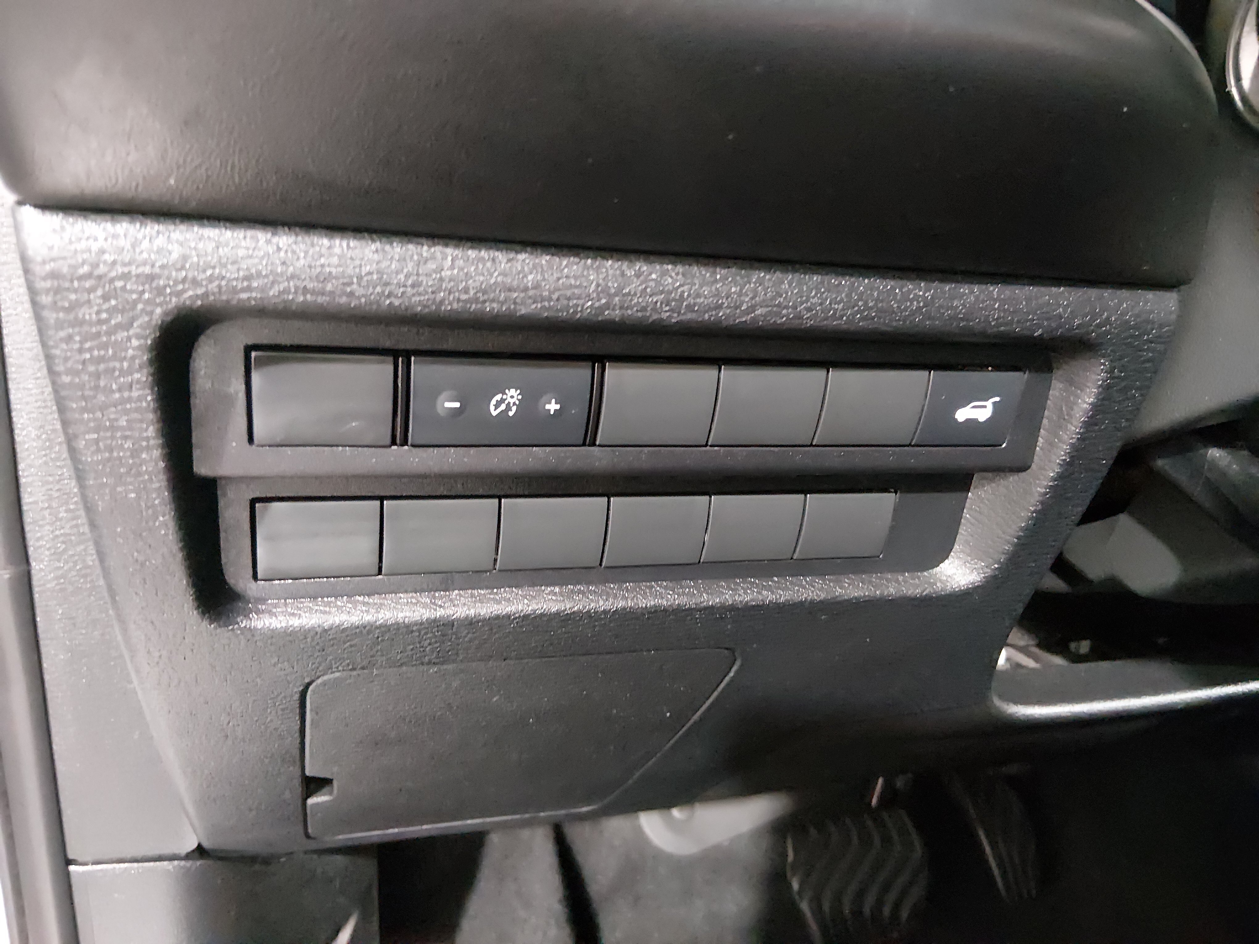 2025 Mitsubishi Outlander SE - Photo 13