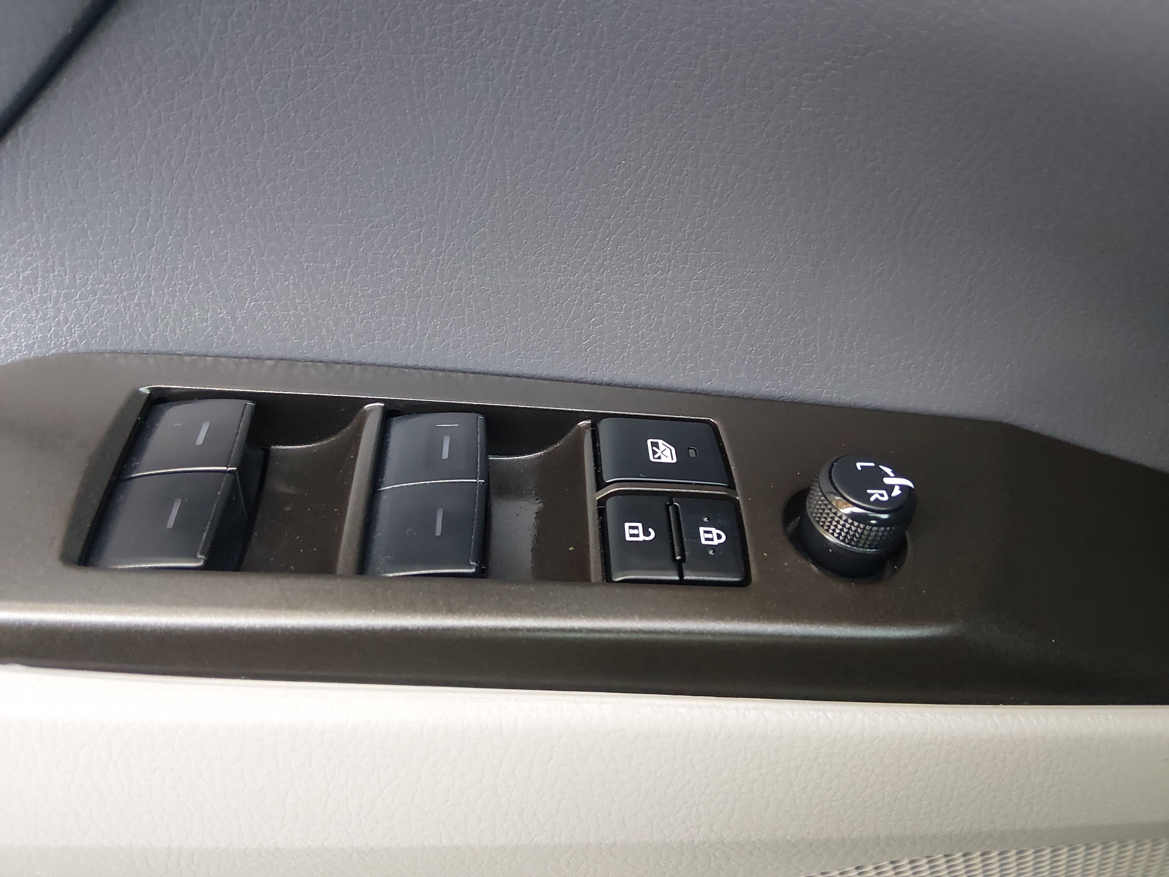 2023 Toyota Camry SE - Photo 20
