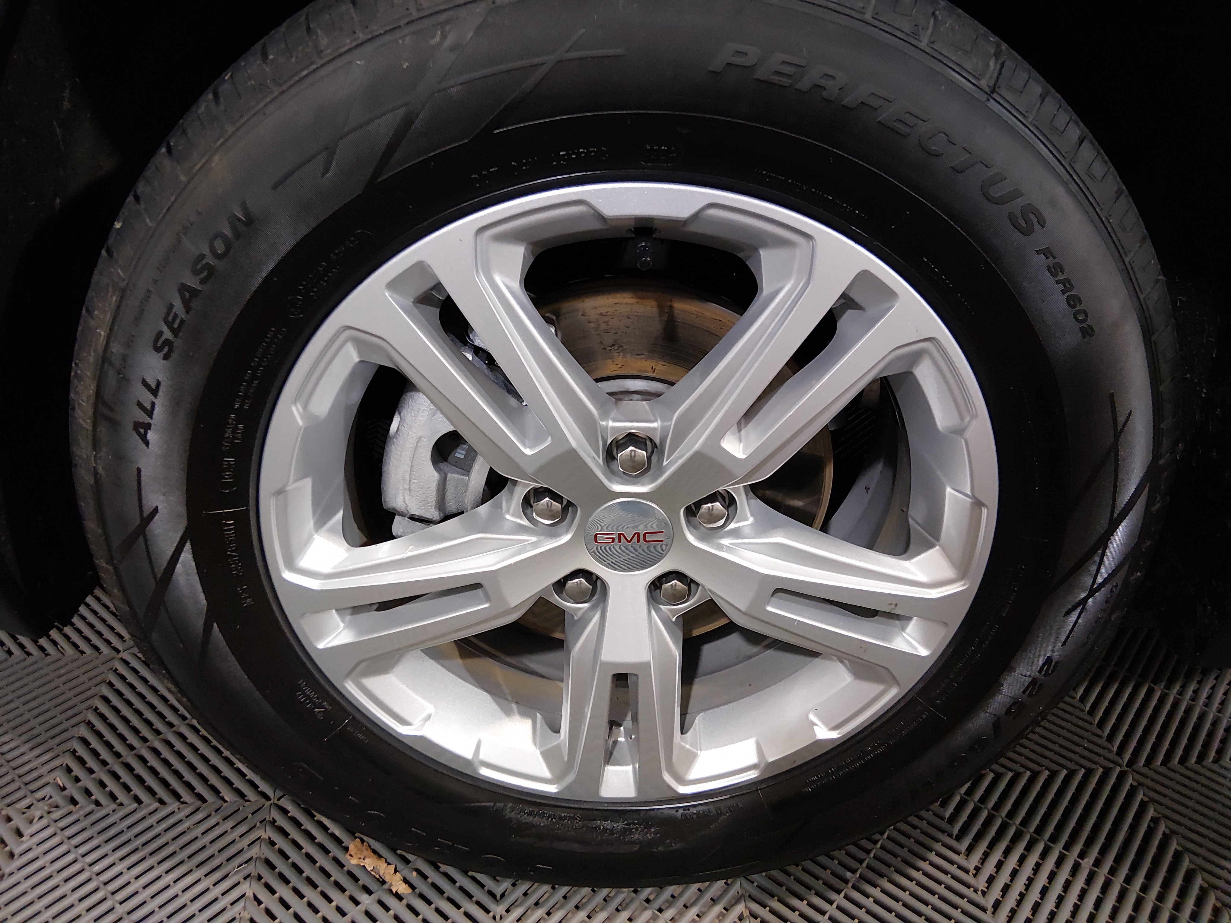 2024 GMC Terrain SLE - Photo 10