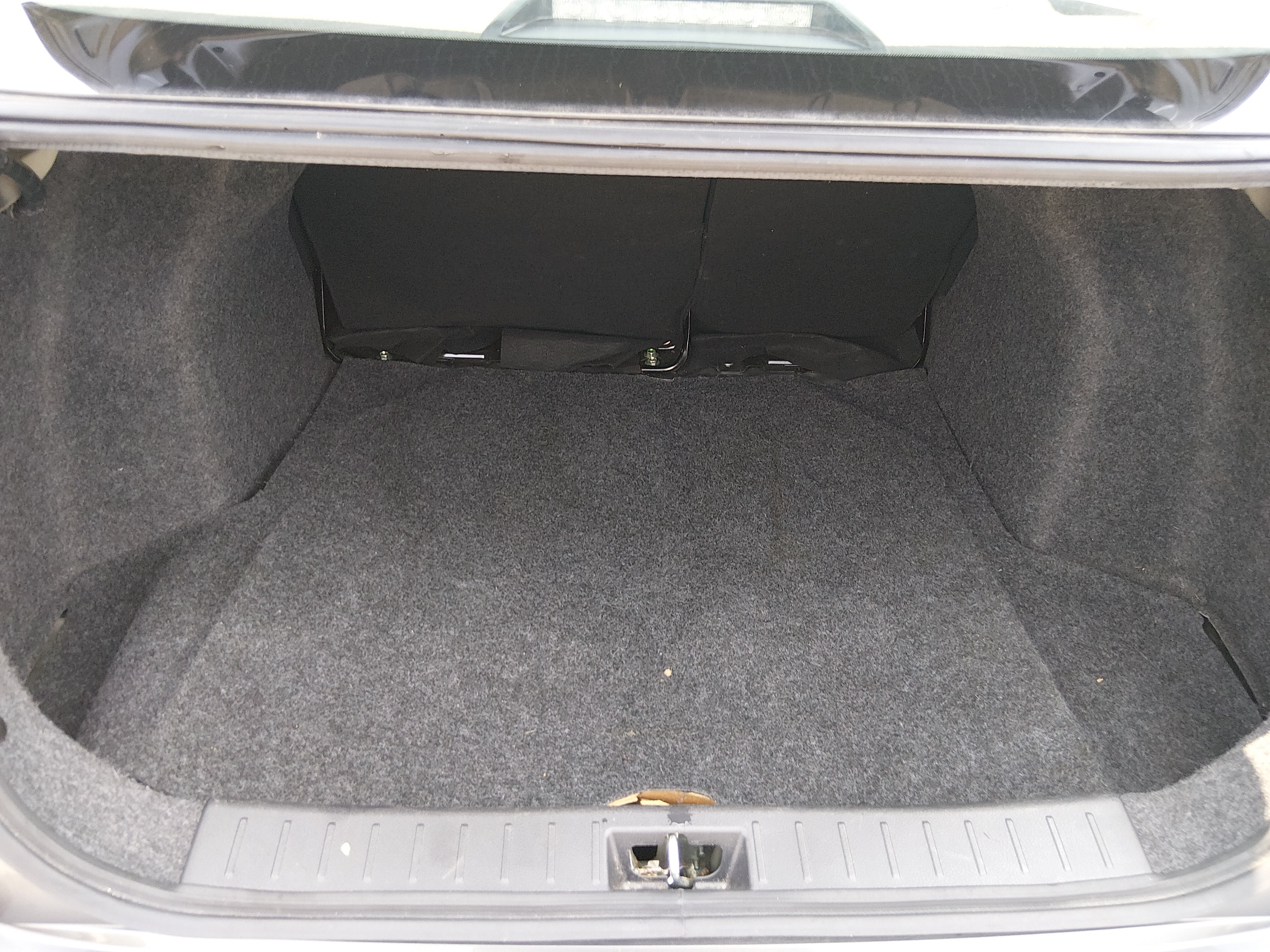 2024 Nissan Versa Sedan SR - Photo 11