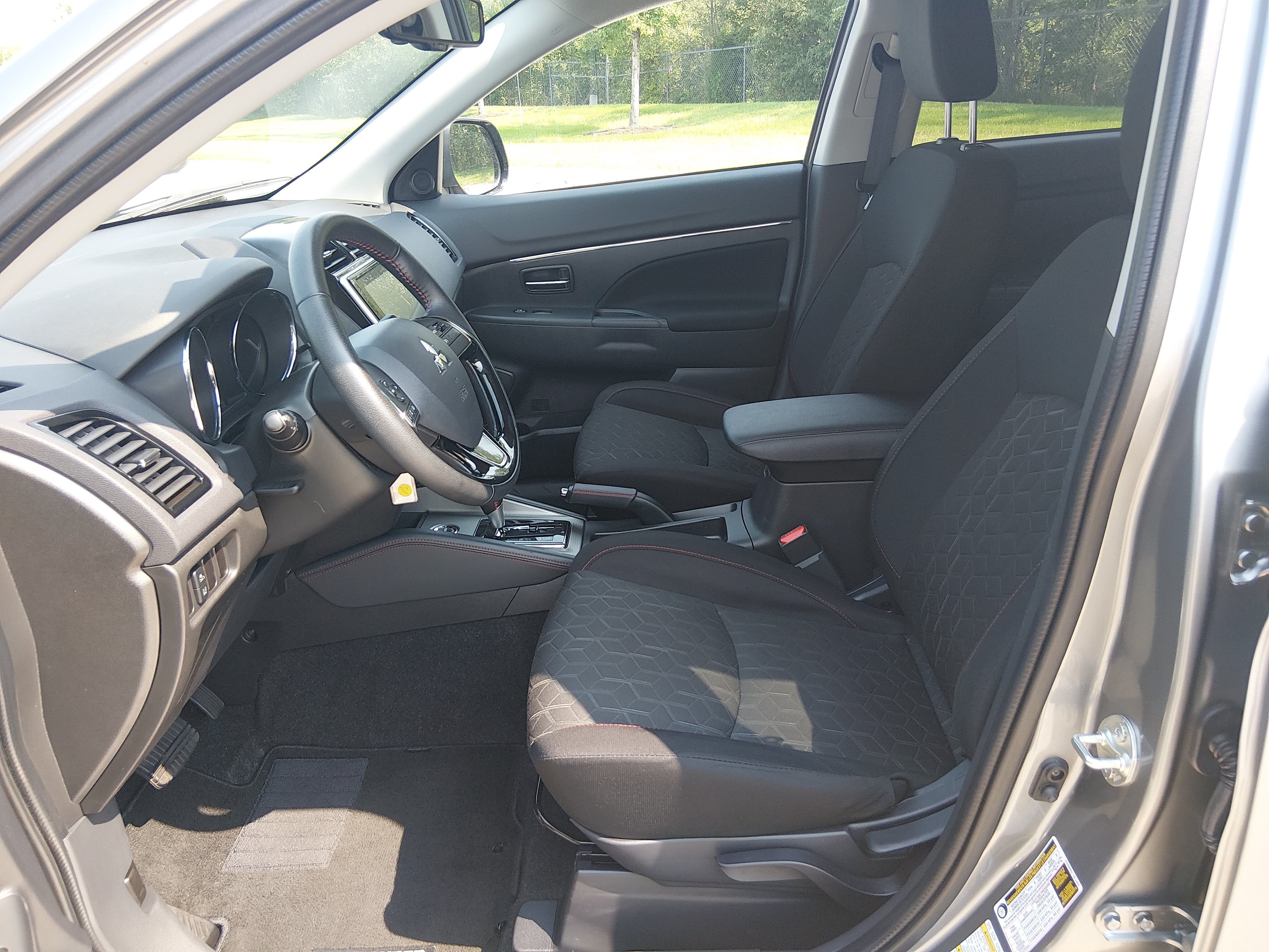 2025 Mitsubishi Outlander Sport LE - Photo 18