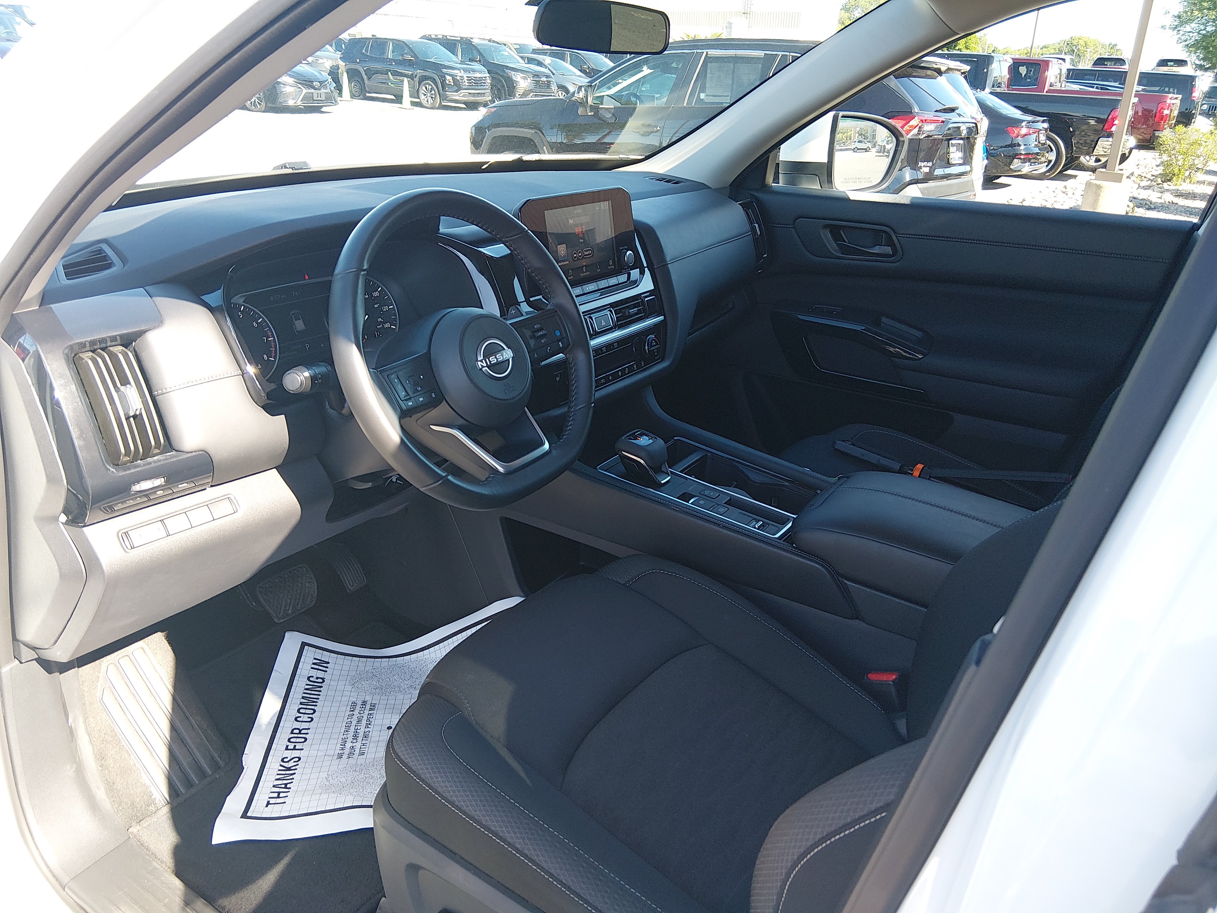 2025 Nissan Pathfinder SV - Photo 13