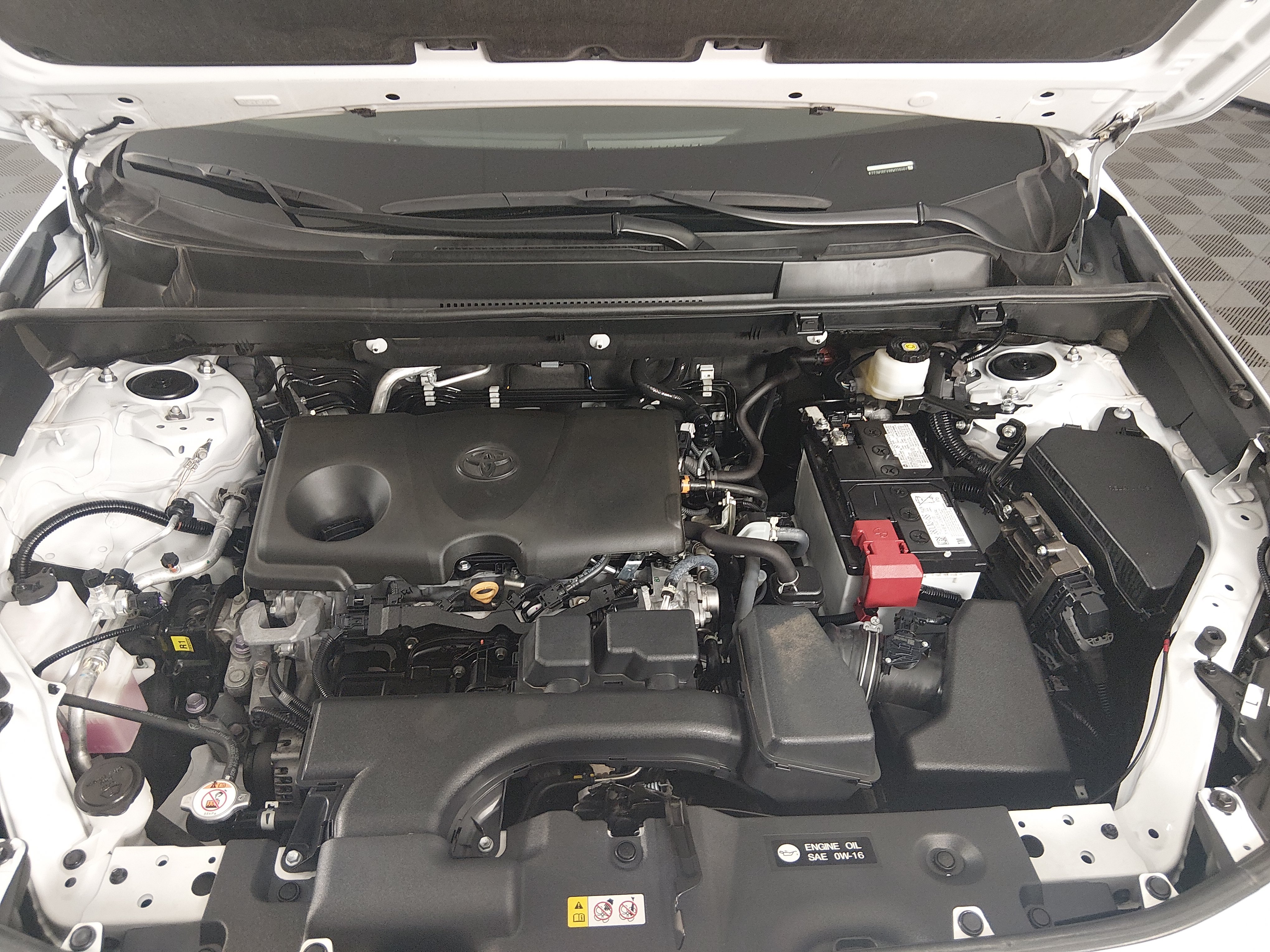 2024 Toyota RAV4 XLE - Photo 9