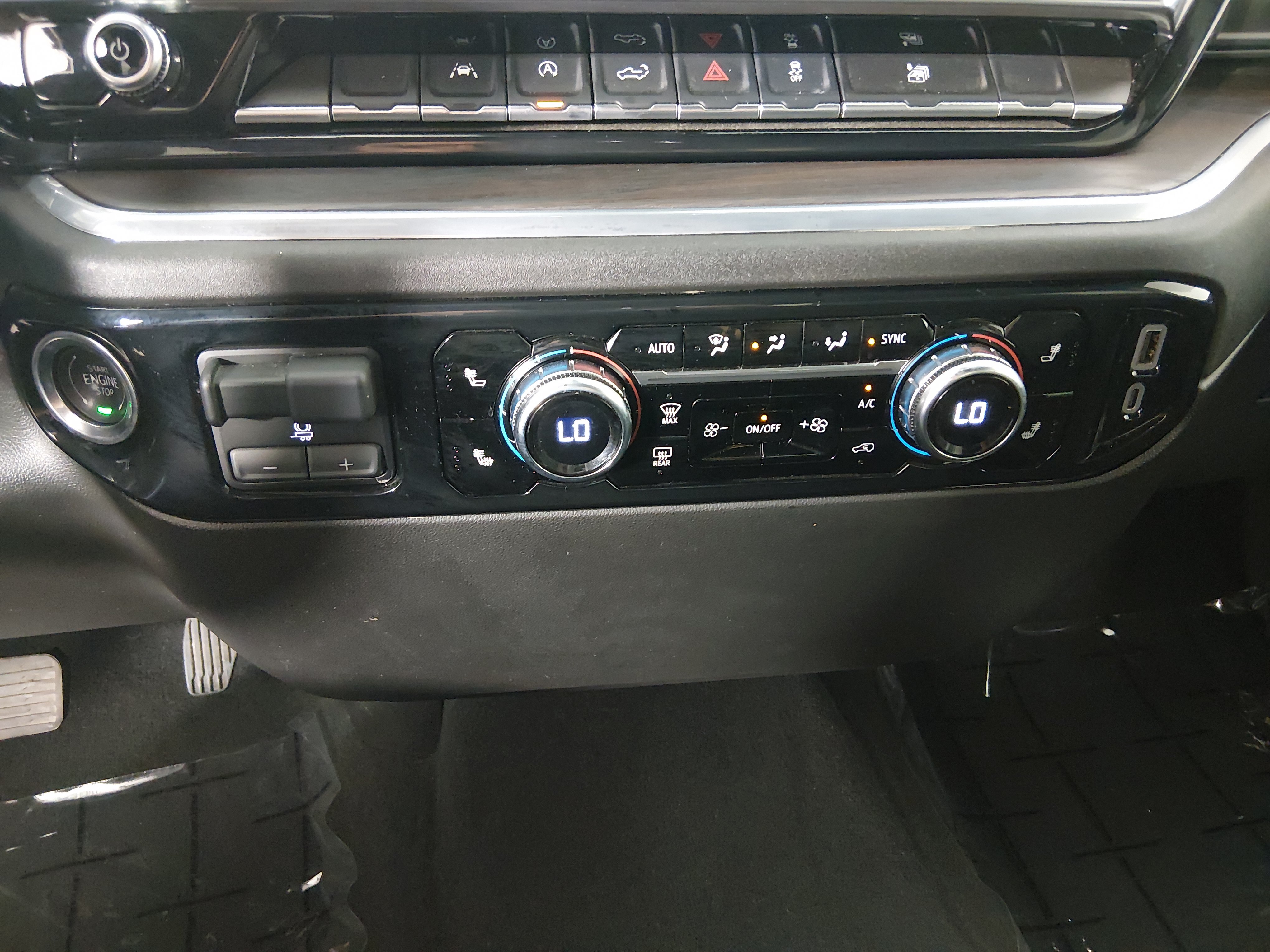 2025 GMC Sierra 1500 SLT - Photo 19