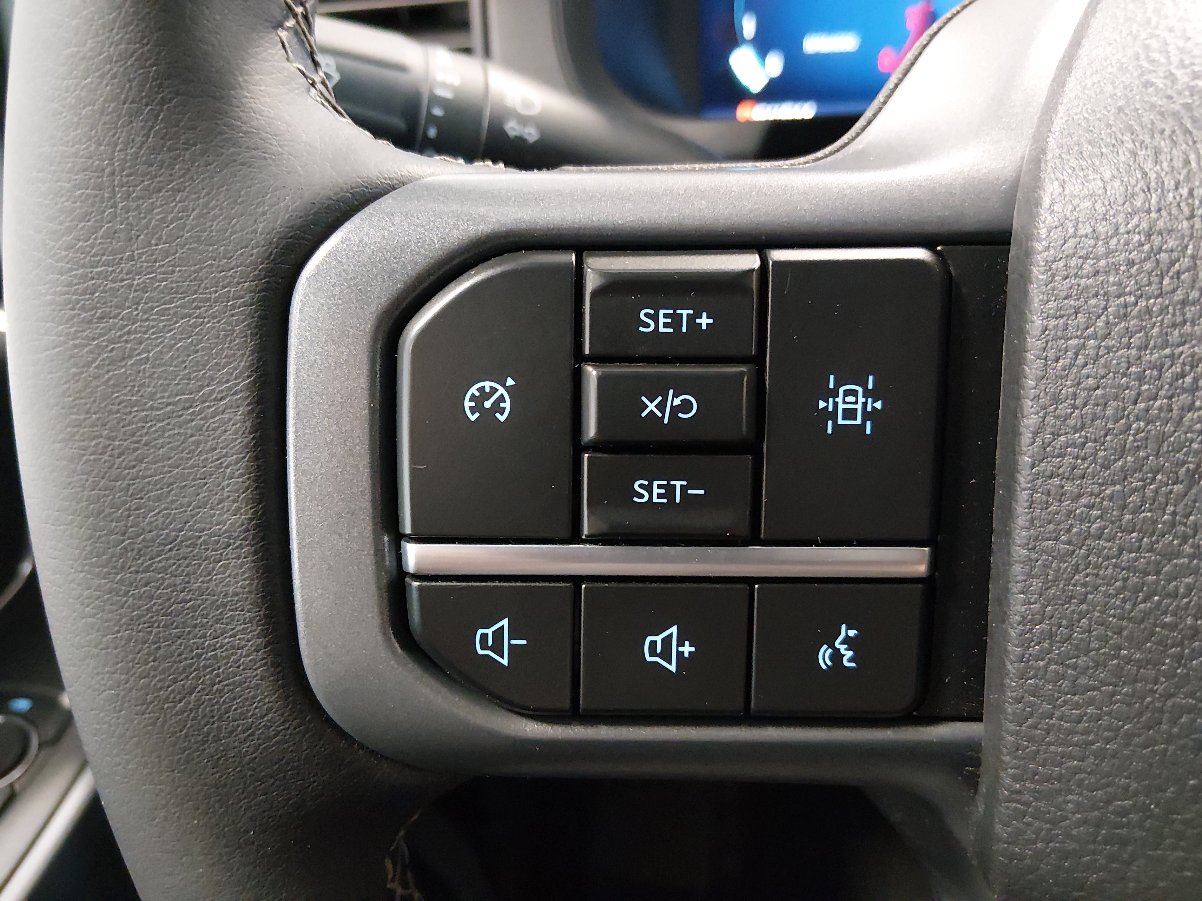 2025 Ford F-150 XLT - Photo 24