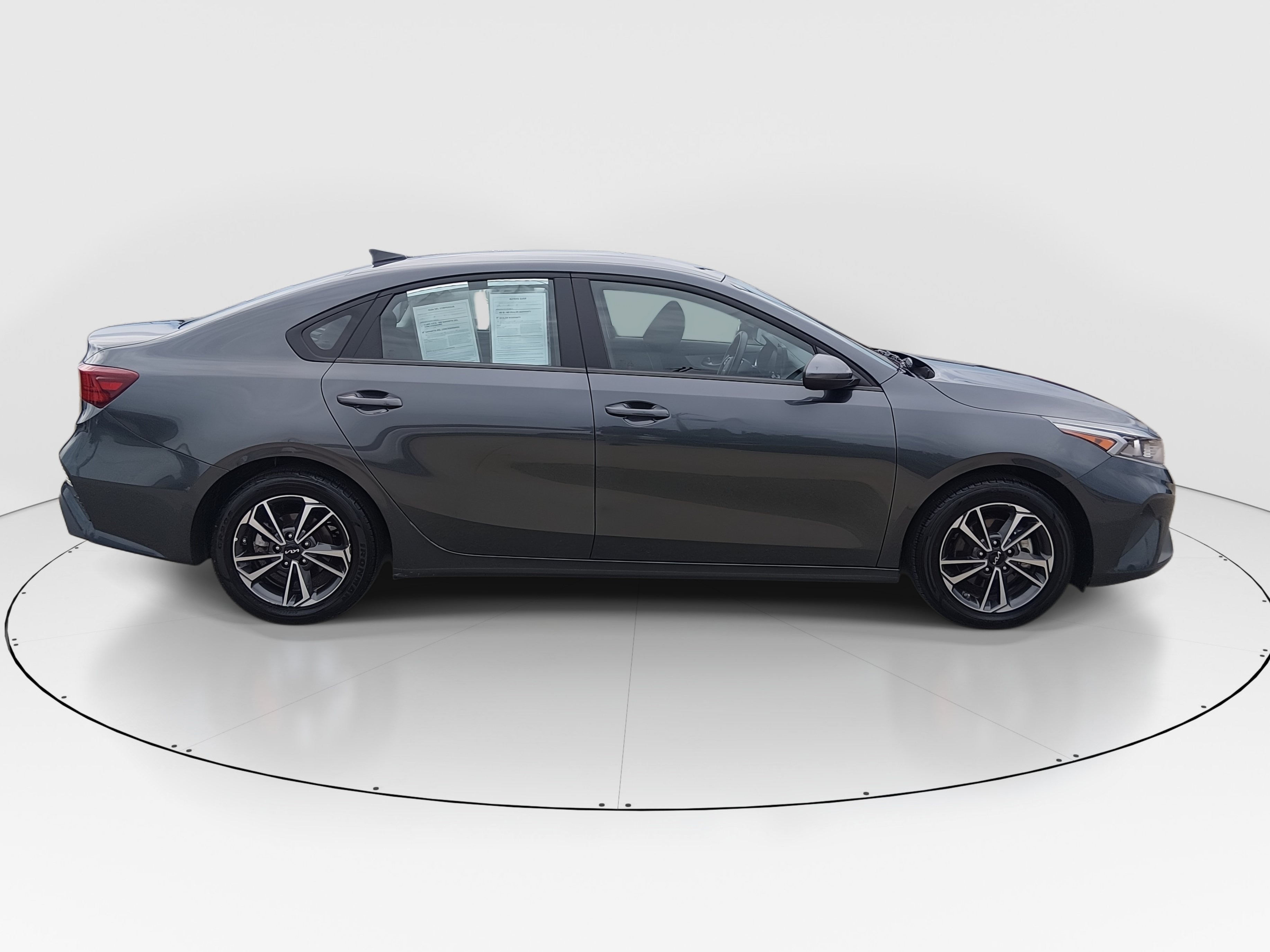 2024 Kia Forte LXS - Photo 8