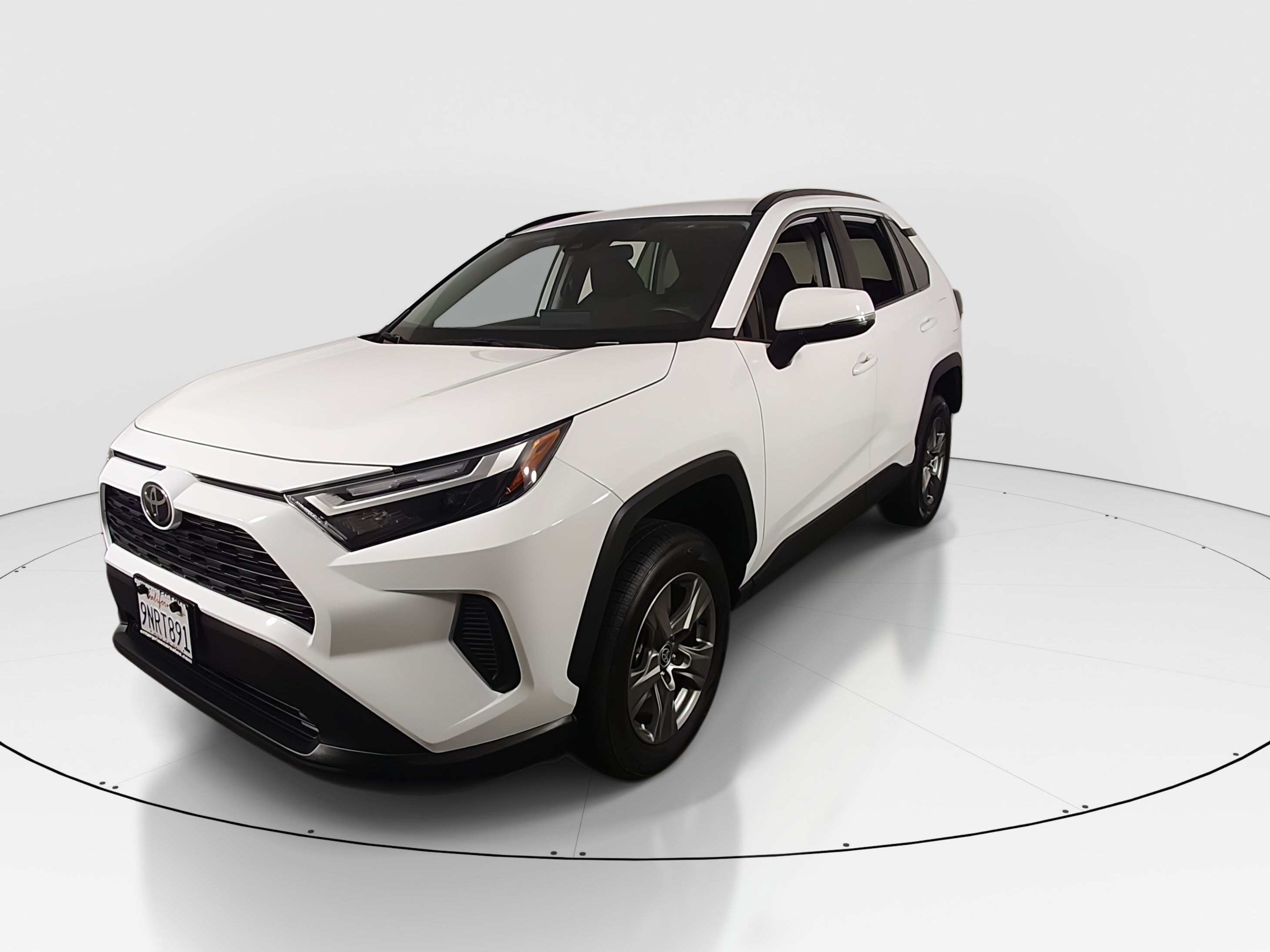 2024 Toyota RAV4 XLE - Photo 3