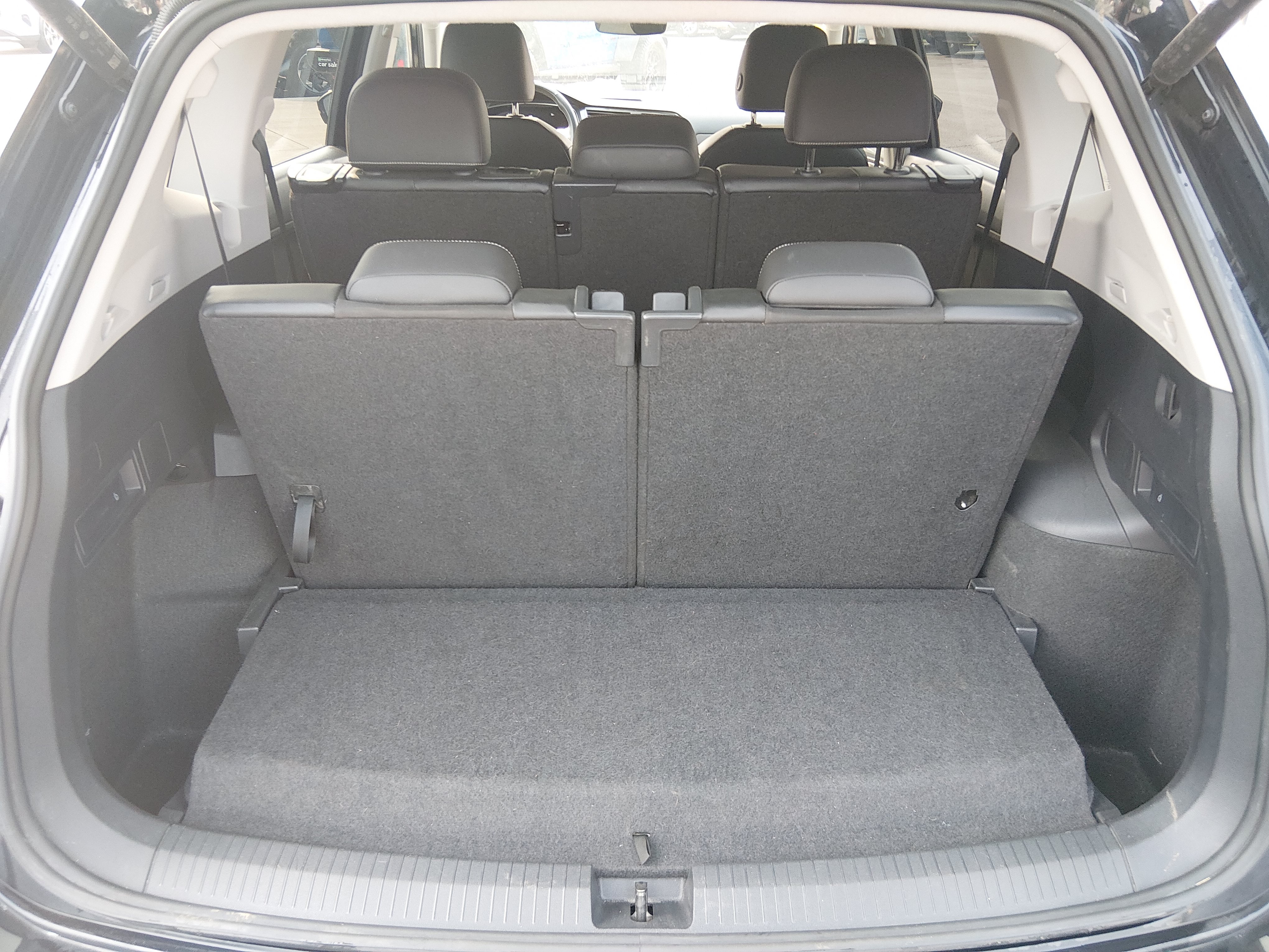 2024 Volkswagen Tiguan SE - Photo 11