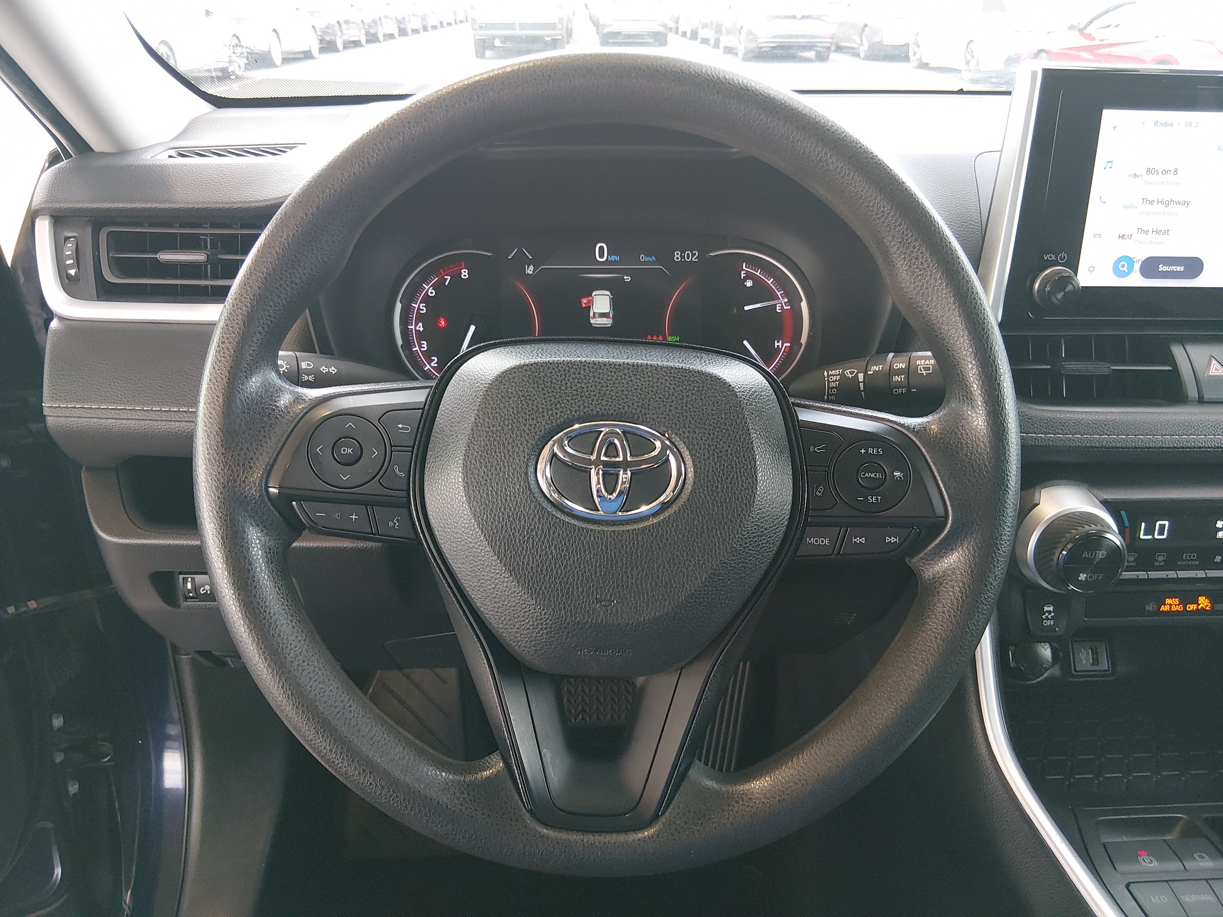 2024 Toyota RAV4 XLE - Photo 12