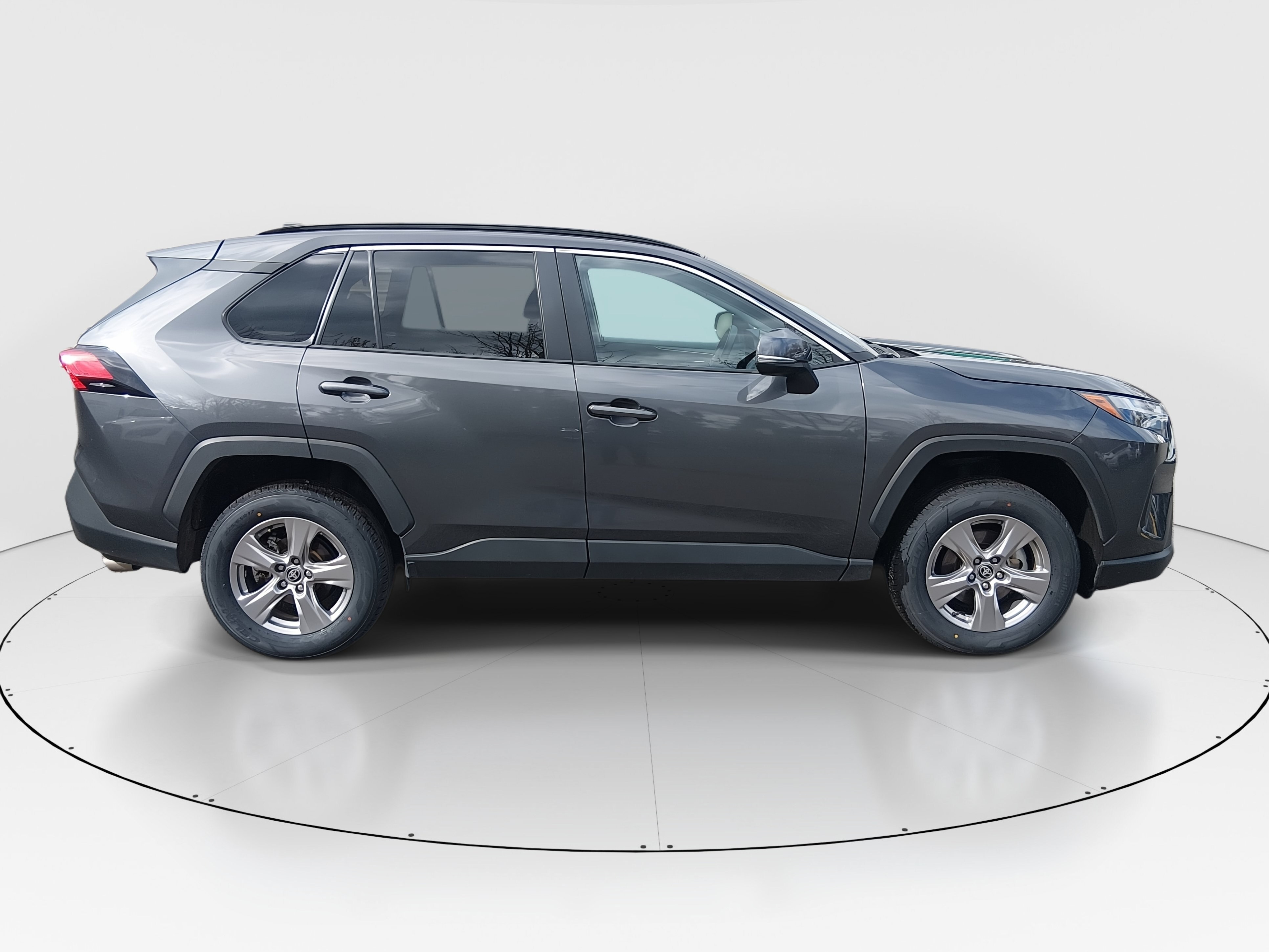 2024 Toyota RAV4 XLE - Photo 8