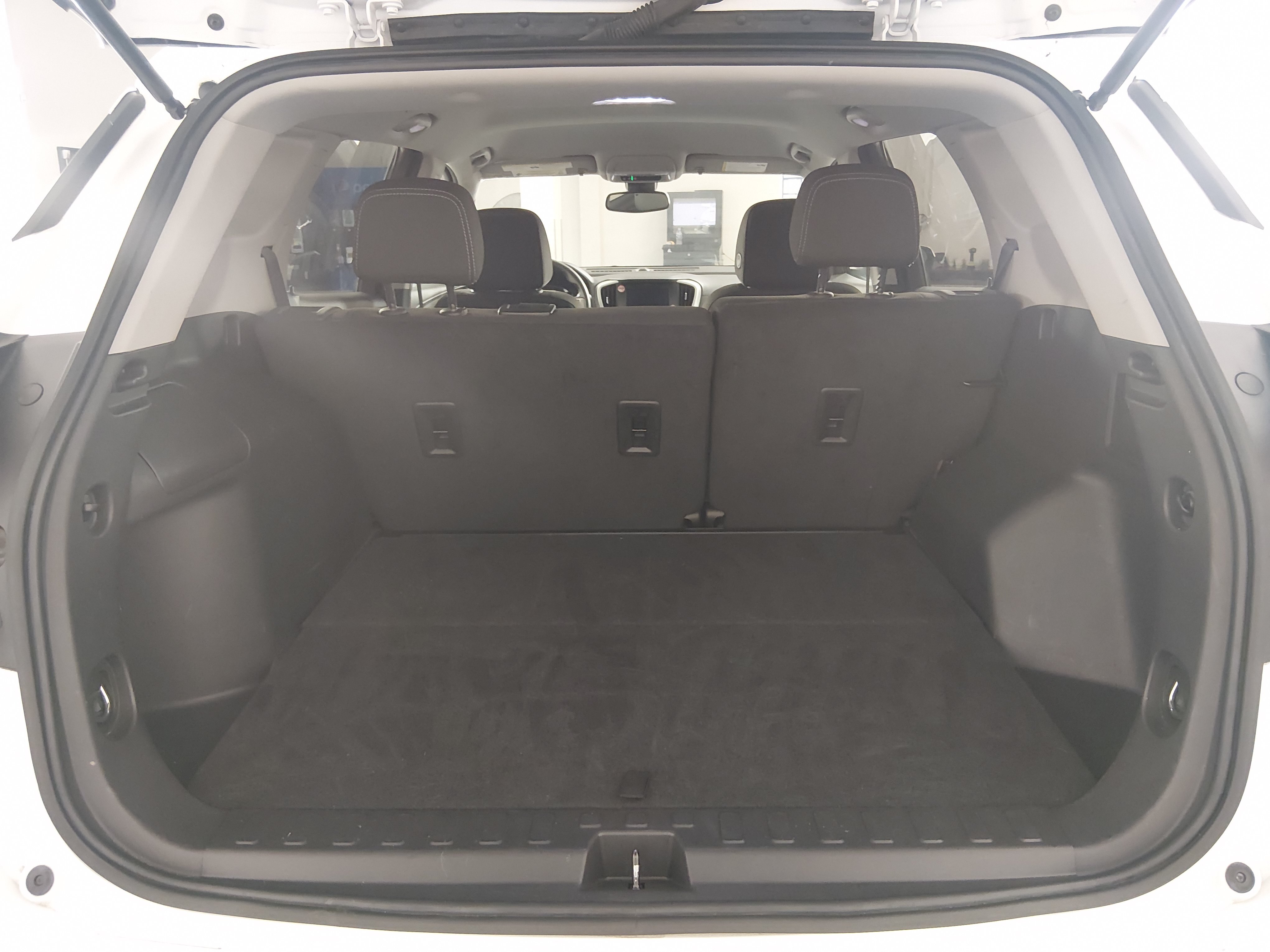 2024 GMC Terrain SLE - Photo 11