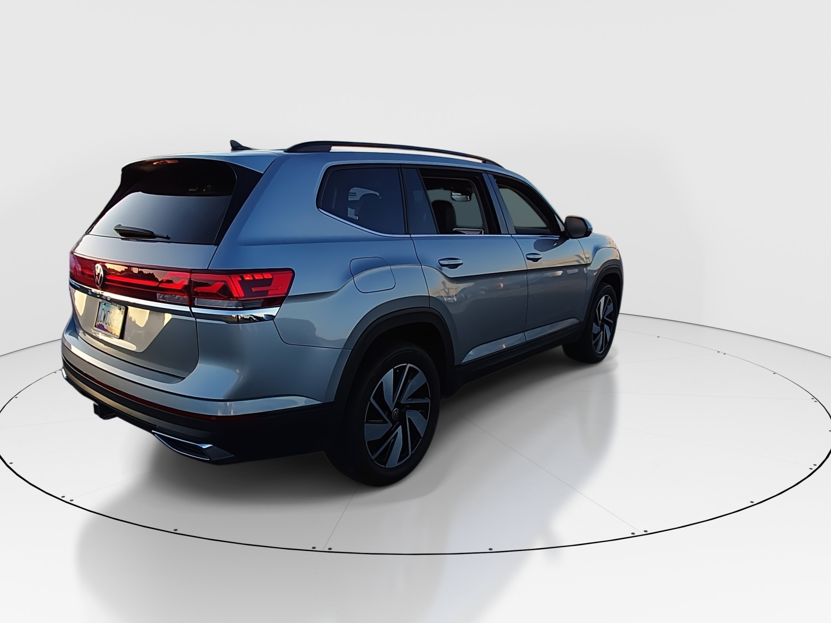 2024 Volkswagen Atlas SE w/Tech - Photo 7