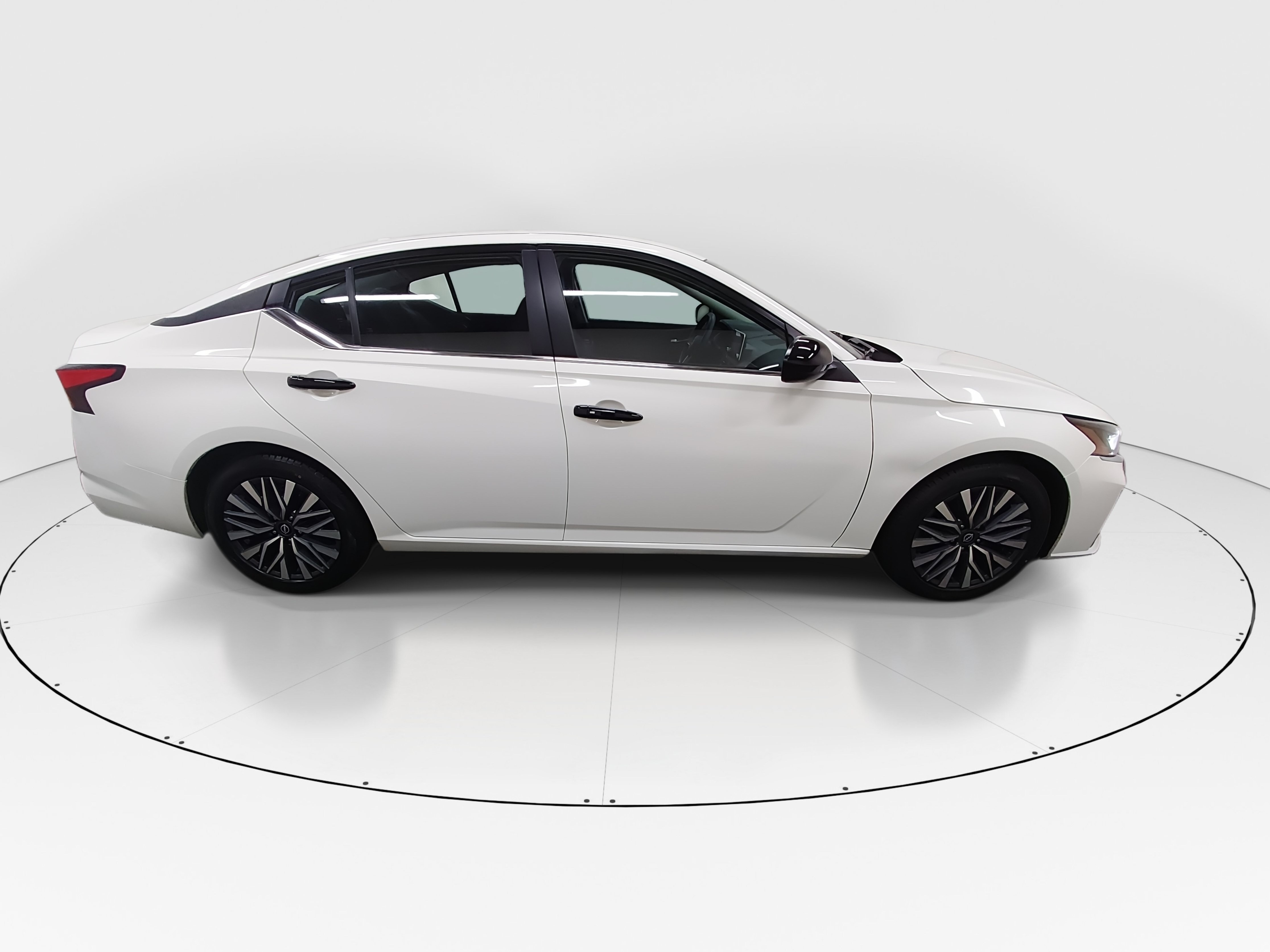 2025 Nissan Altima SV - Photo 8