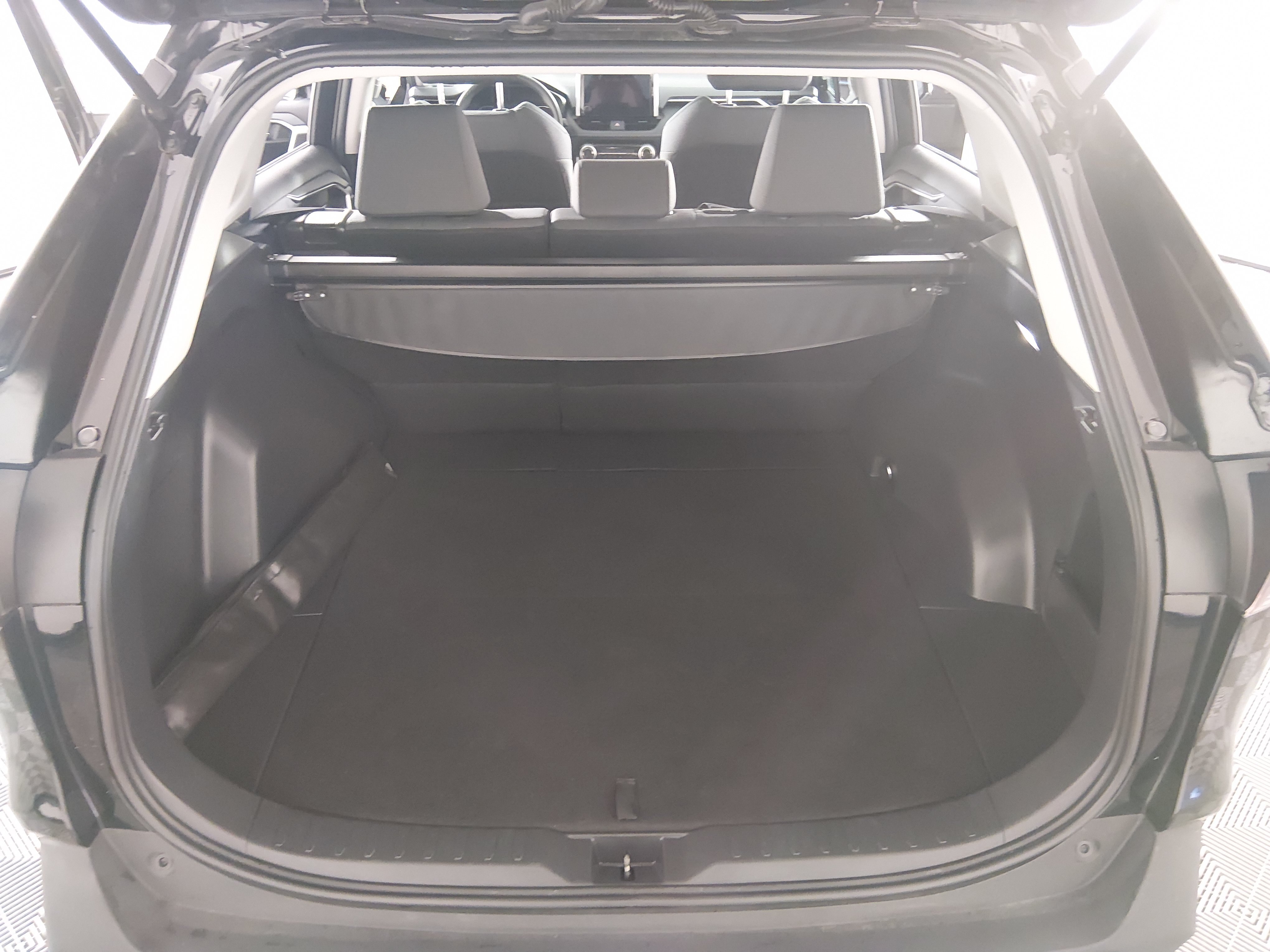 2025 Toyota RAV4 XLE - Photo 11