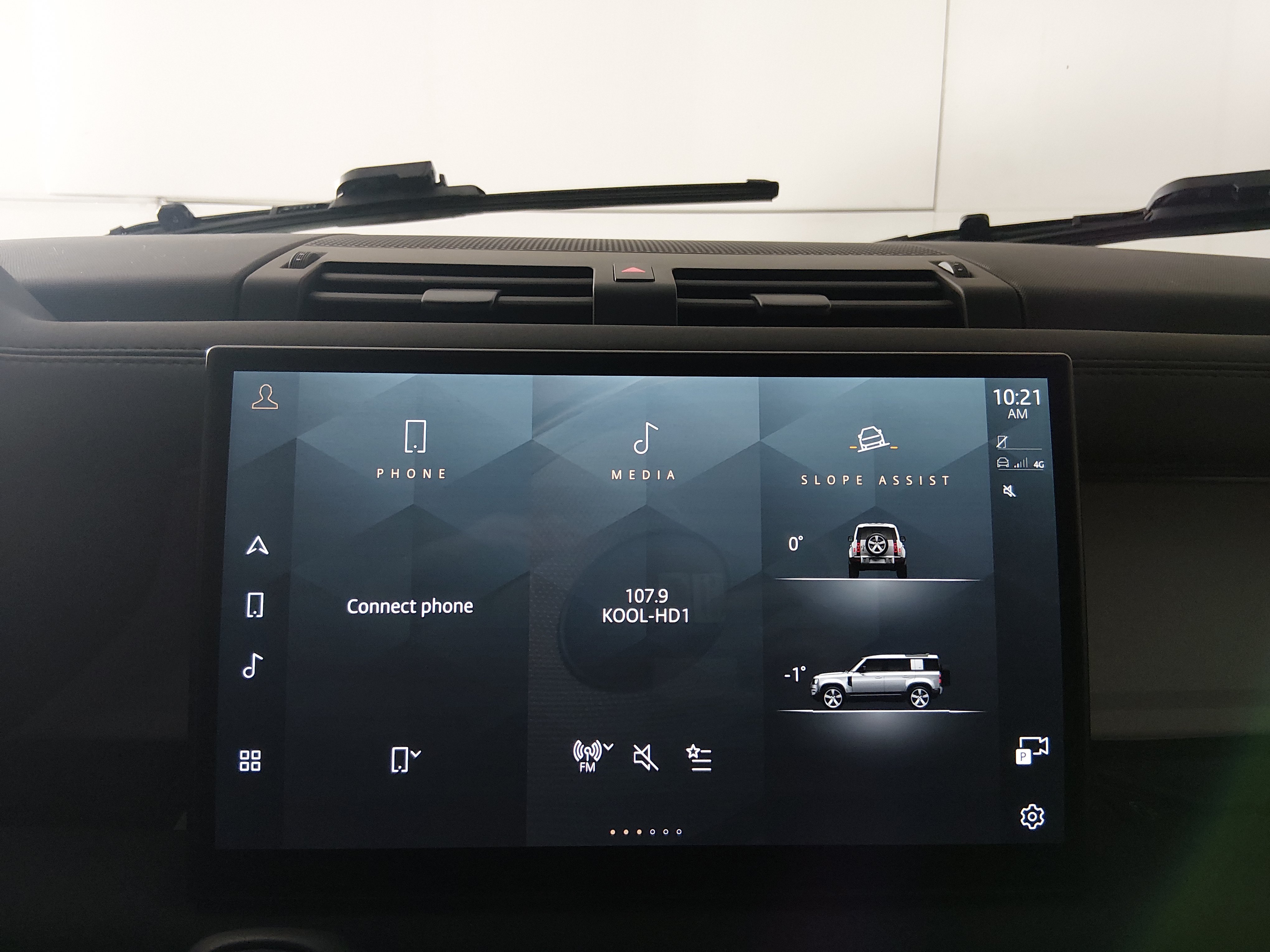 2025 Land Rover Defender S - Photo 17