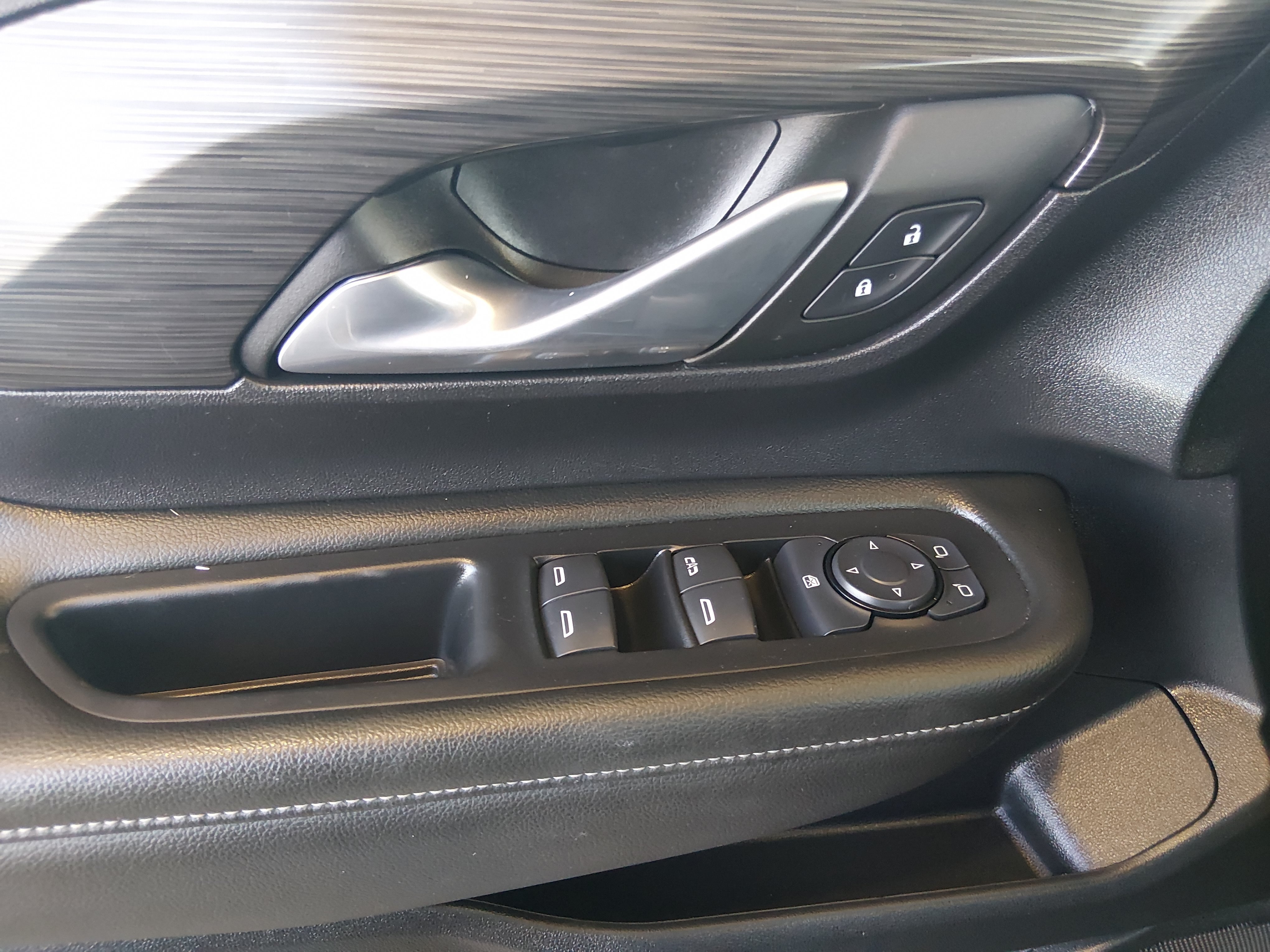 2024 GMC Terrain SLE - Photo 19
