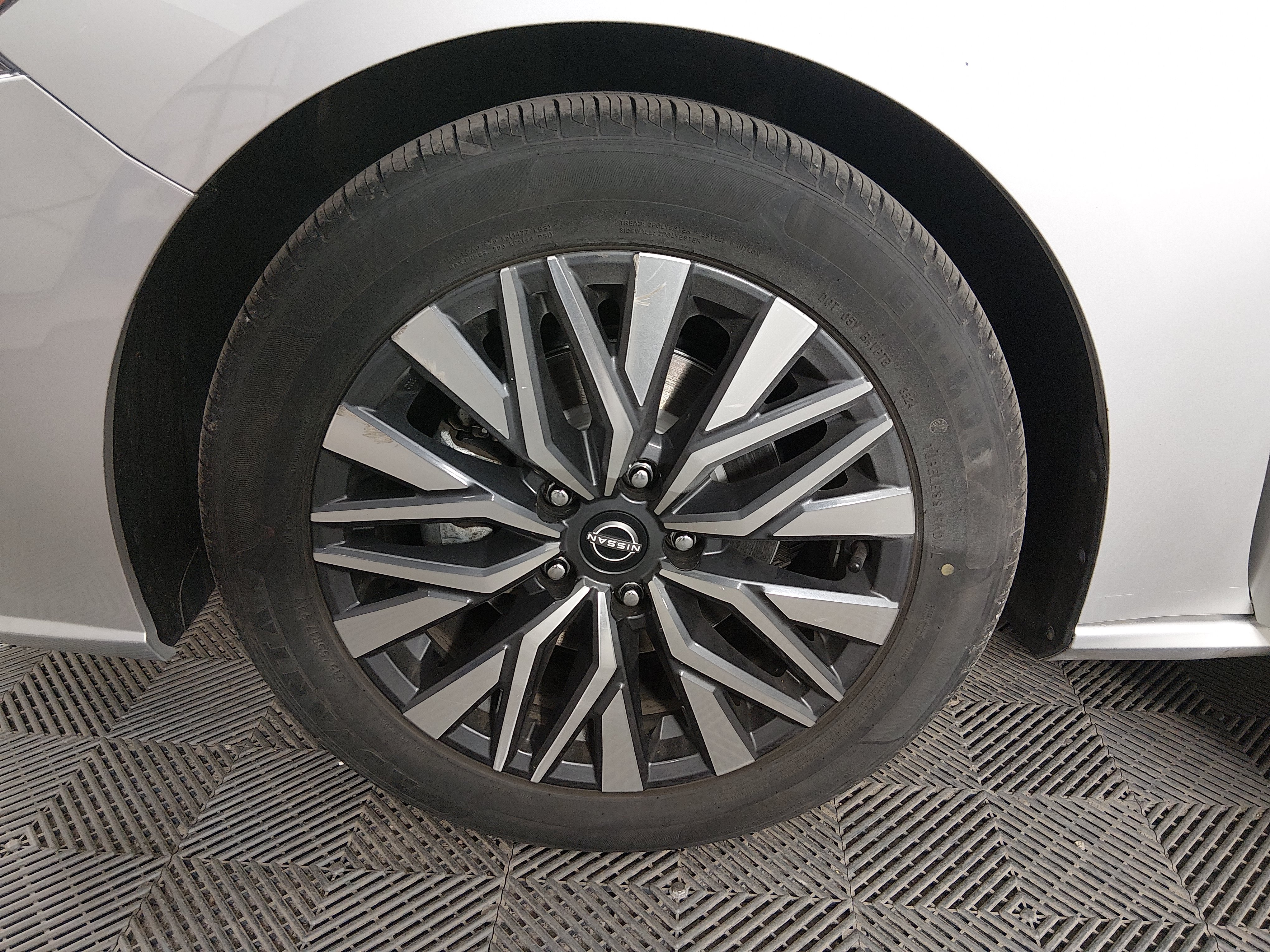 2024 Nissan Altima SV - Photo 10