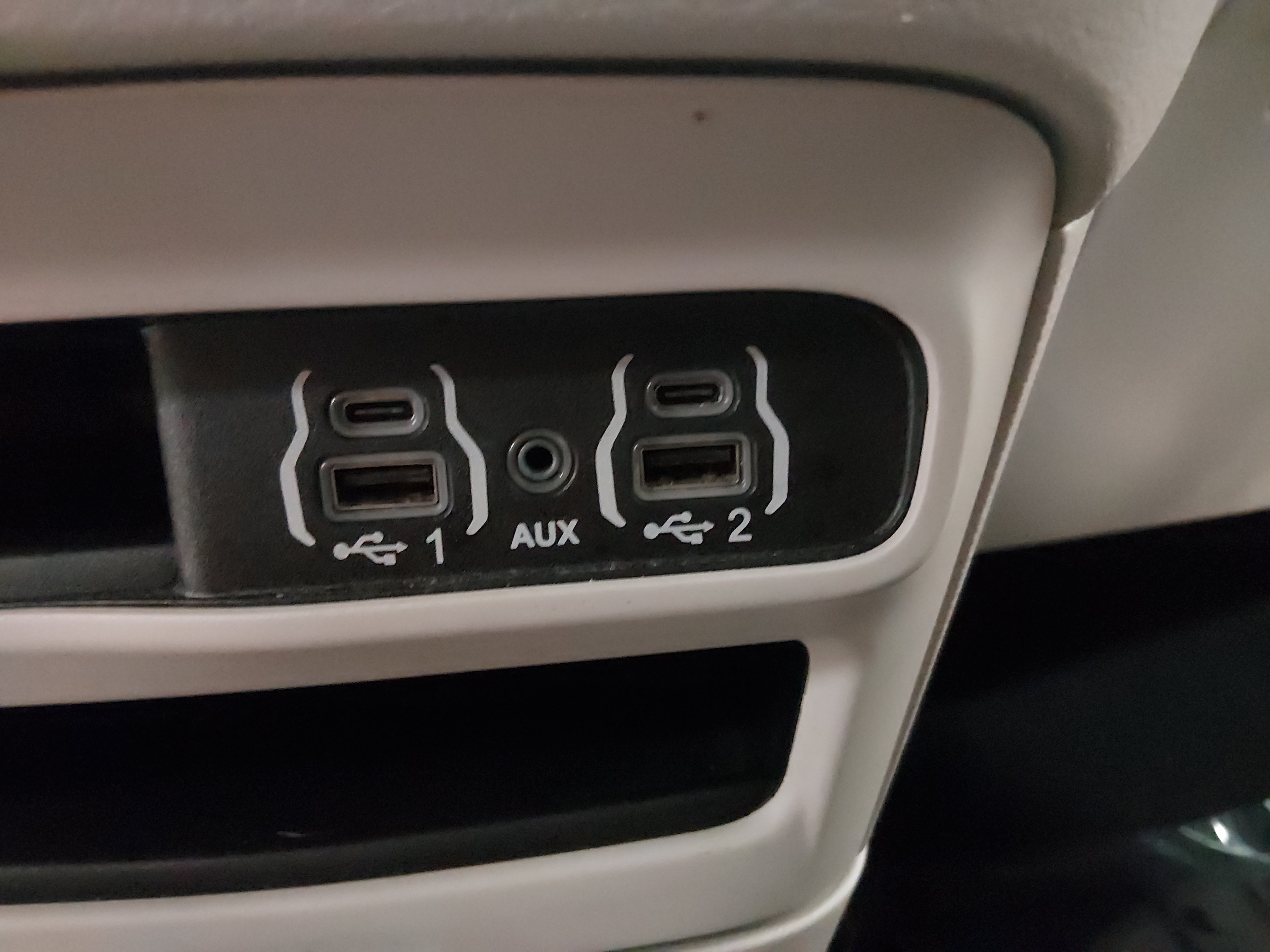 2024 Chrysler Voyager LX - Photo 20
