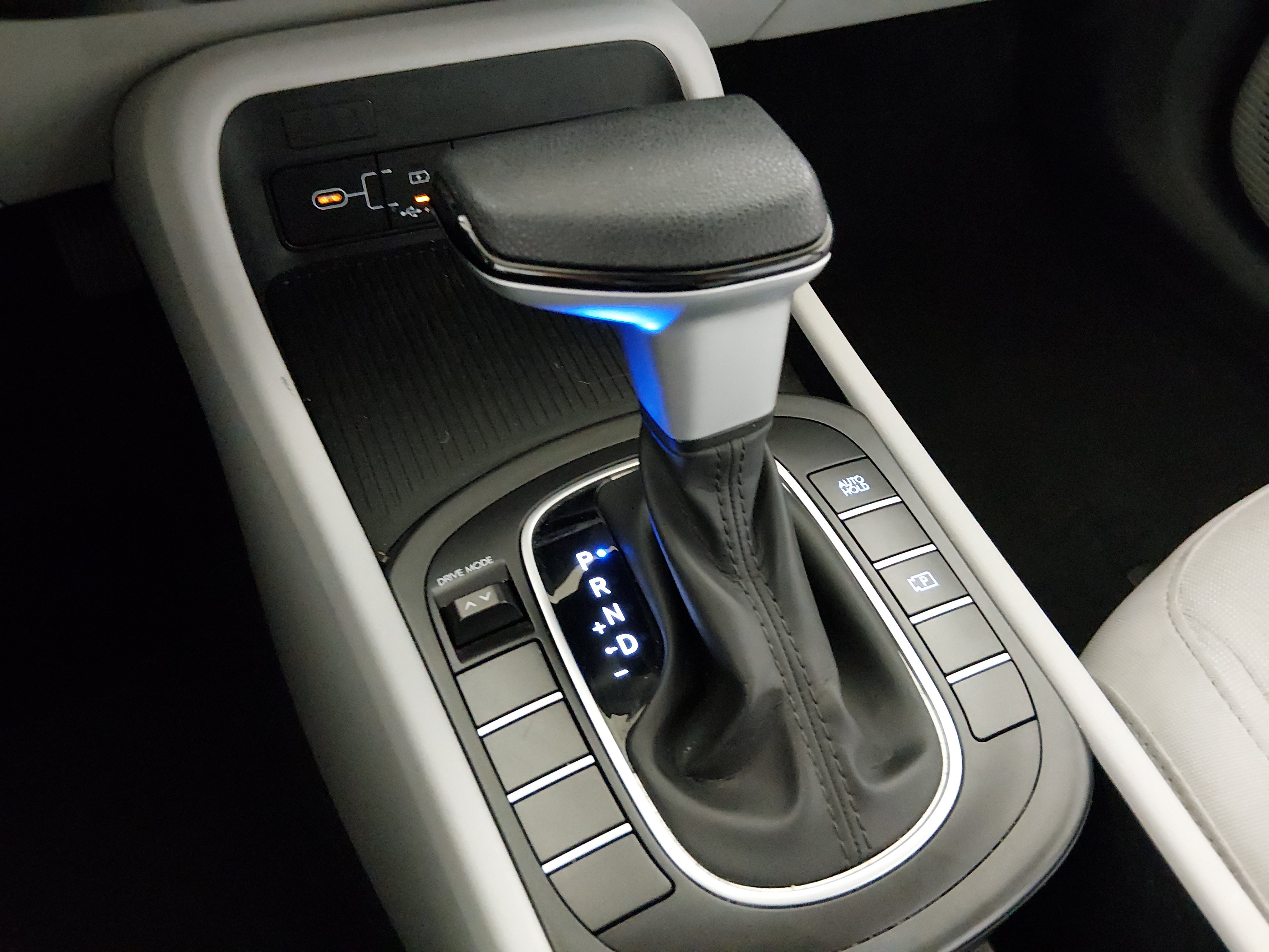 2024 Hyundai Kona SE - Photo 16