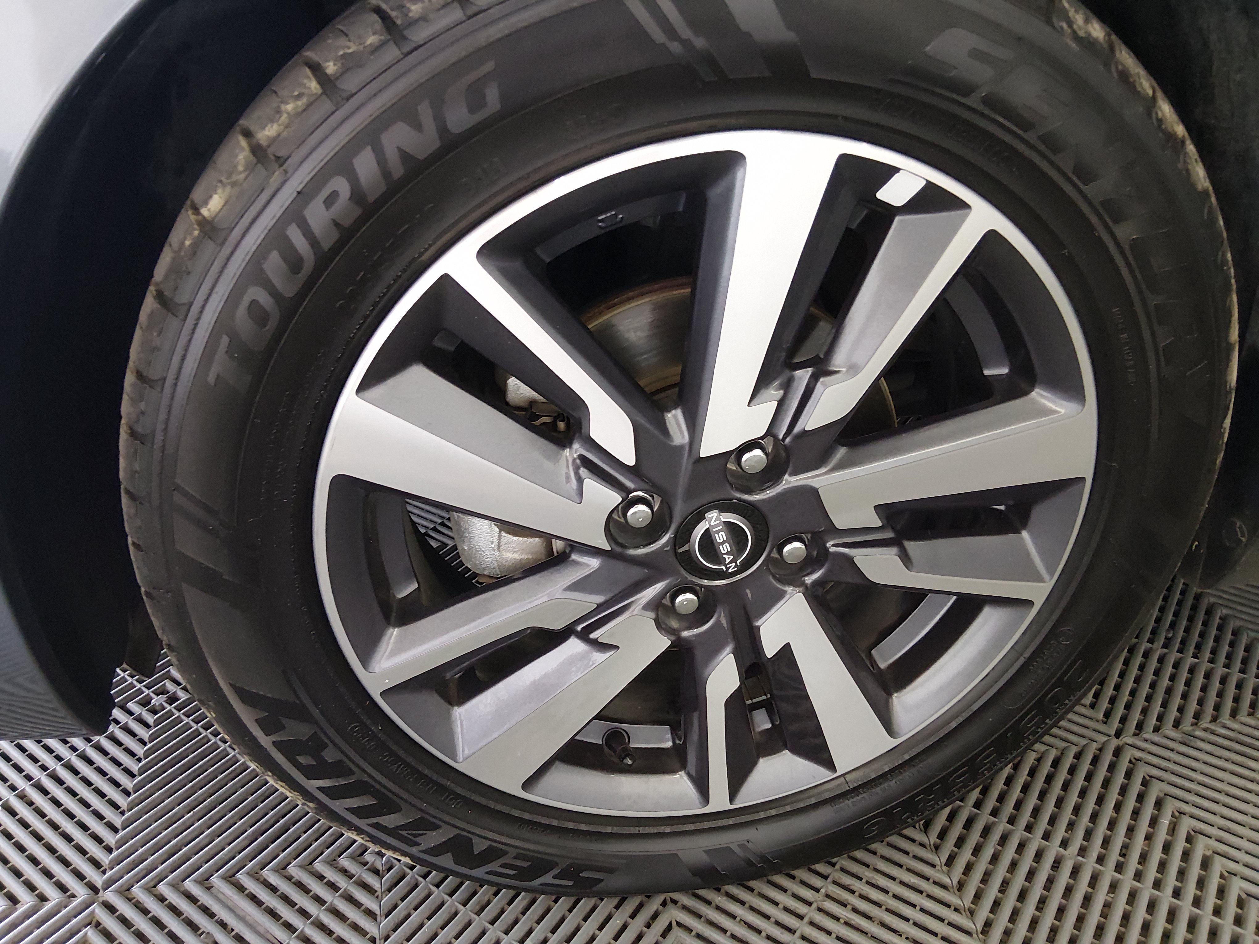 2023 Nissan Versa Sedan SV - Photo 10