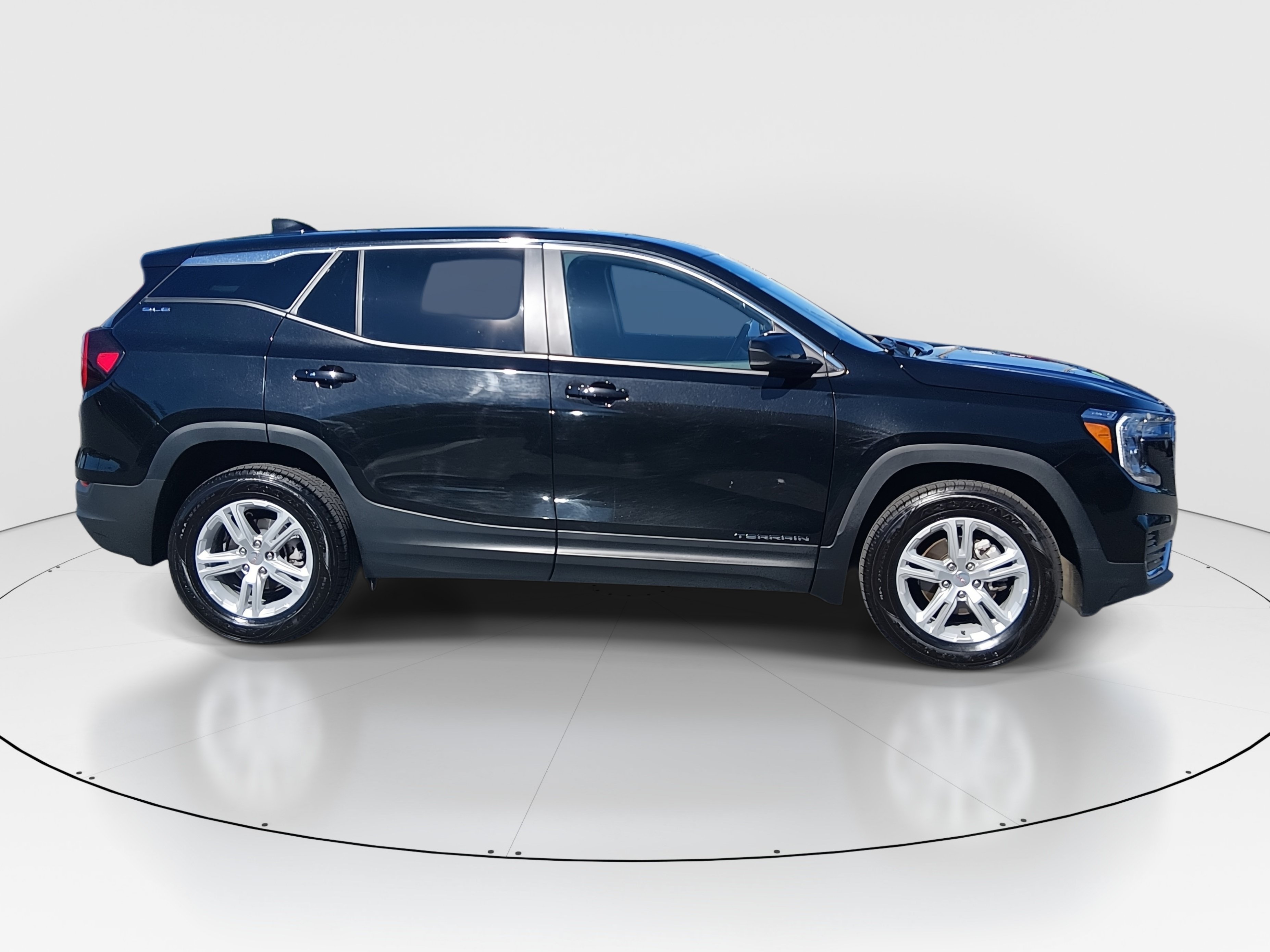 2024 GMC Terrain SLE - Photo 8