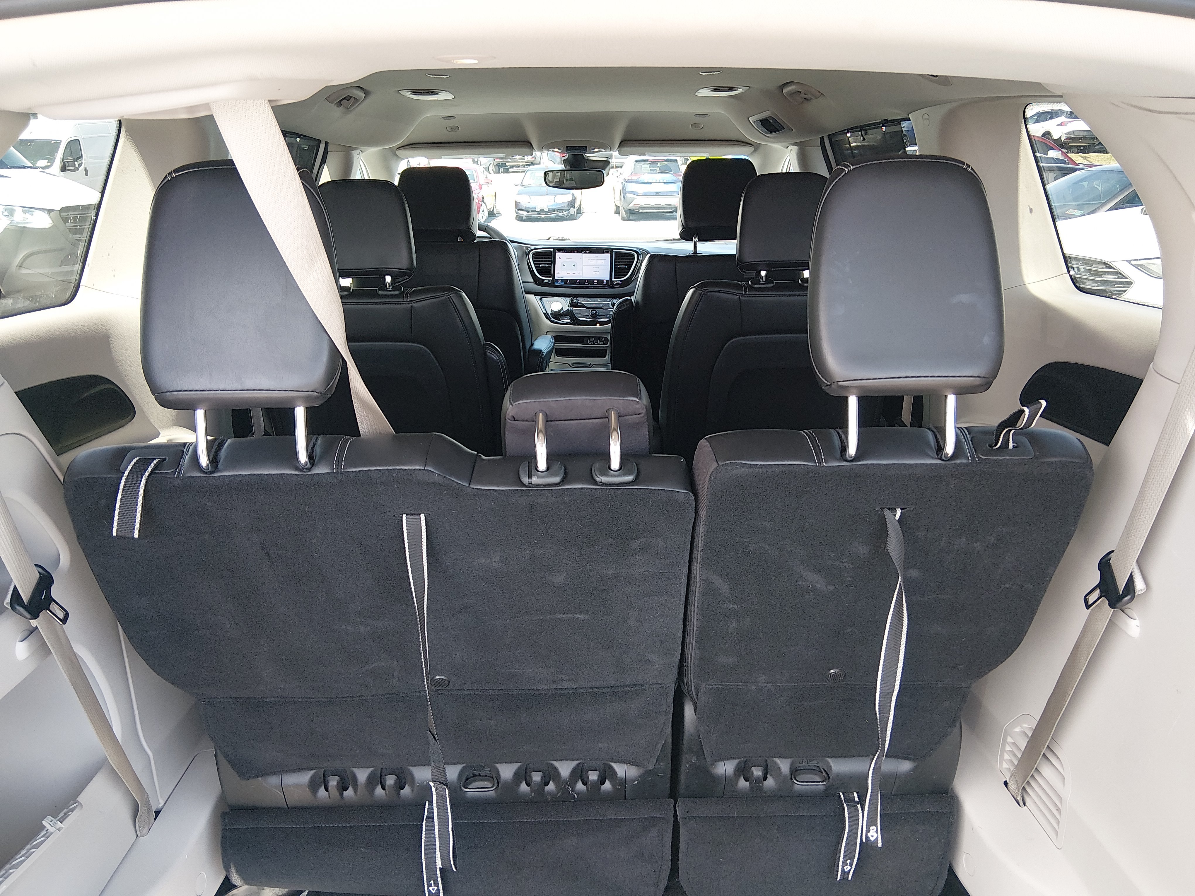 2024 Chrysler Pacifica Touring L - Photo 11
