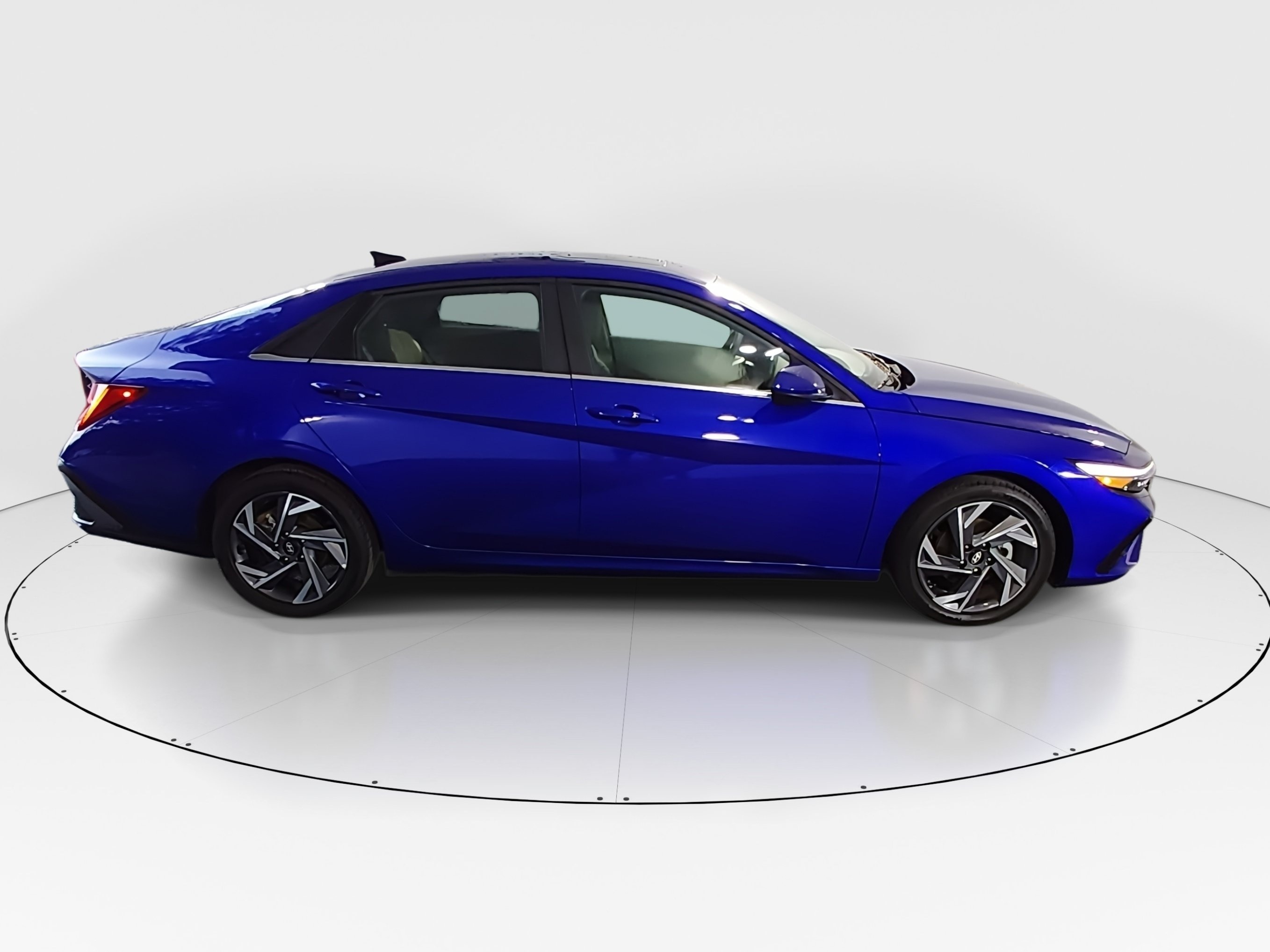 2025 Hyundai Elantra SEL - Photo 8