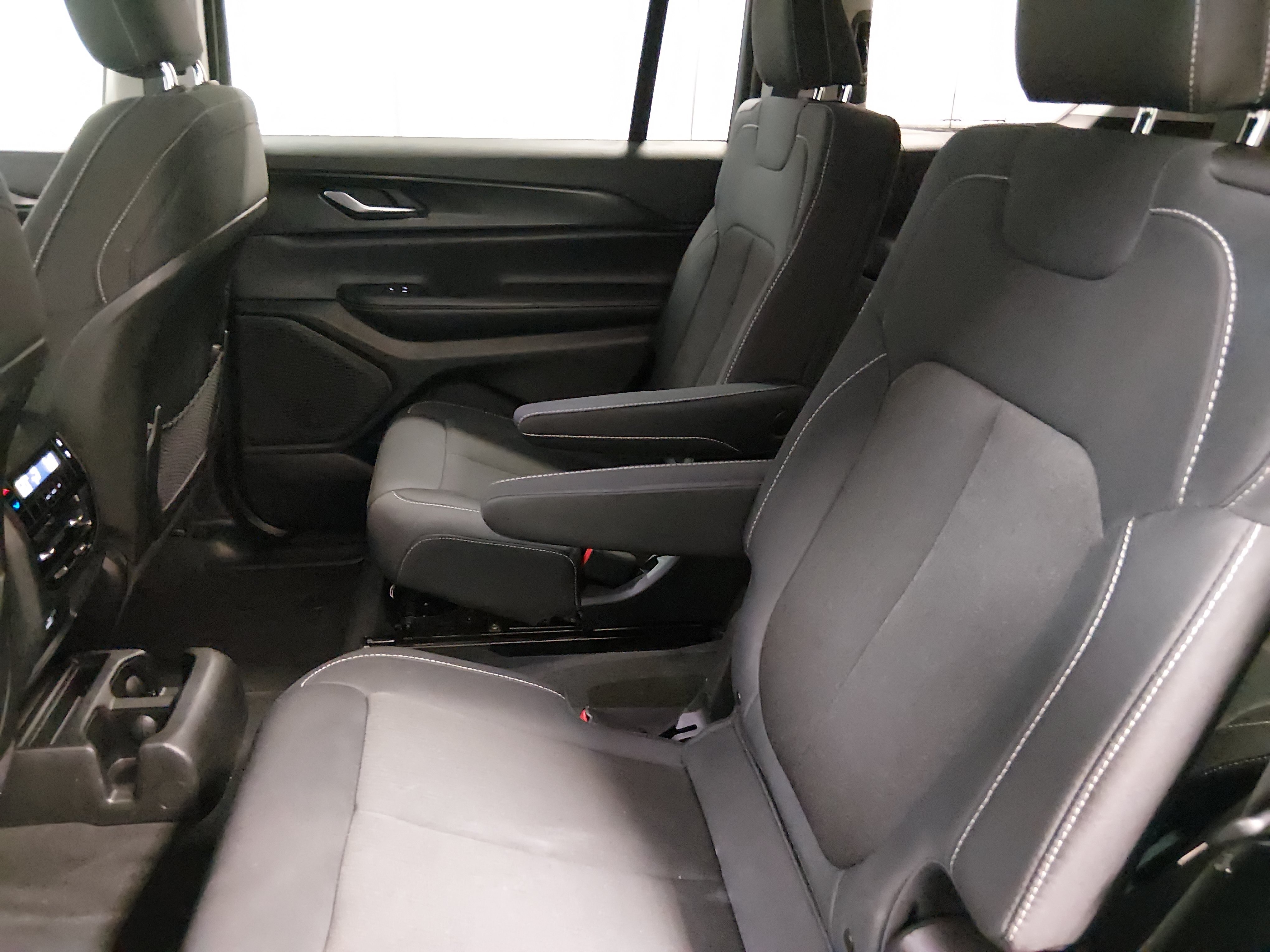 2023 Jeep Grand Cherokee L Laredo - Photo 26