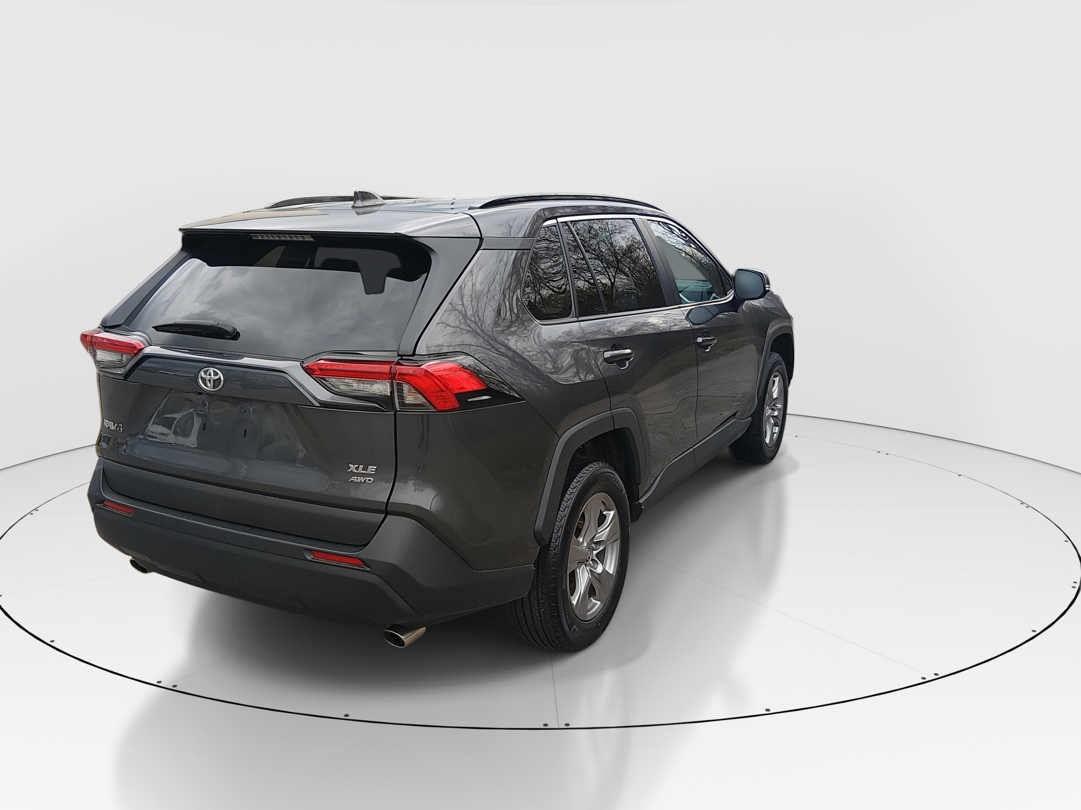 2025 Toyota RAV4 XLE - Photo 7