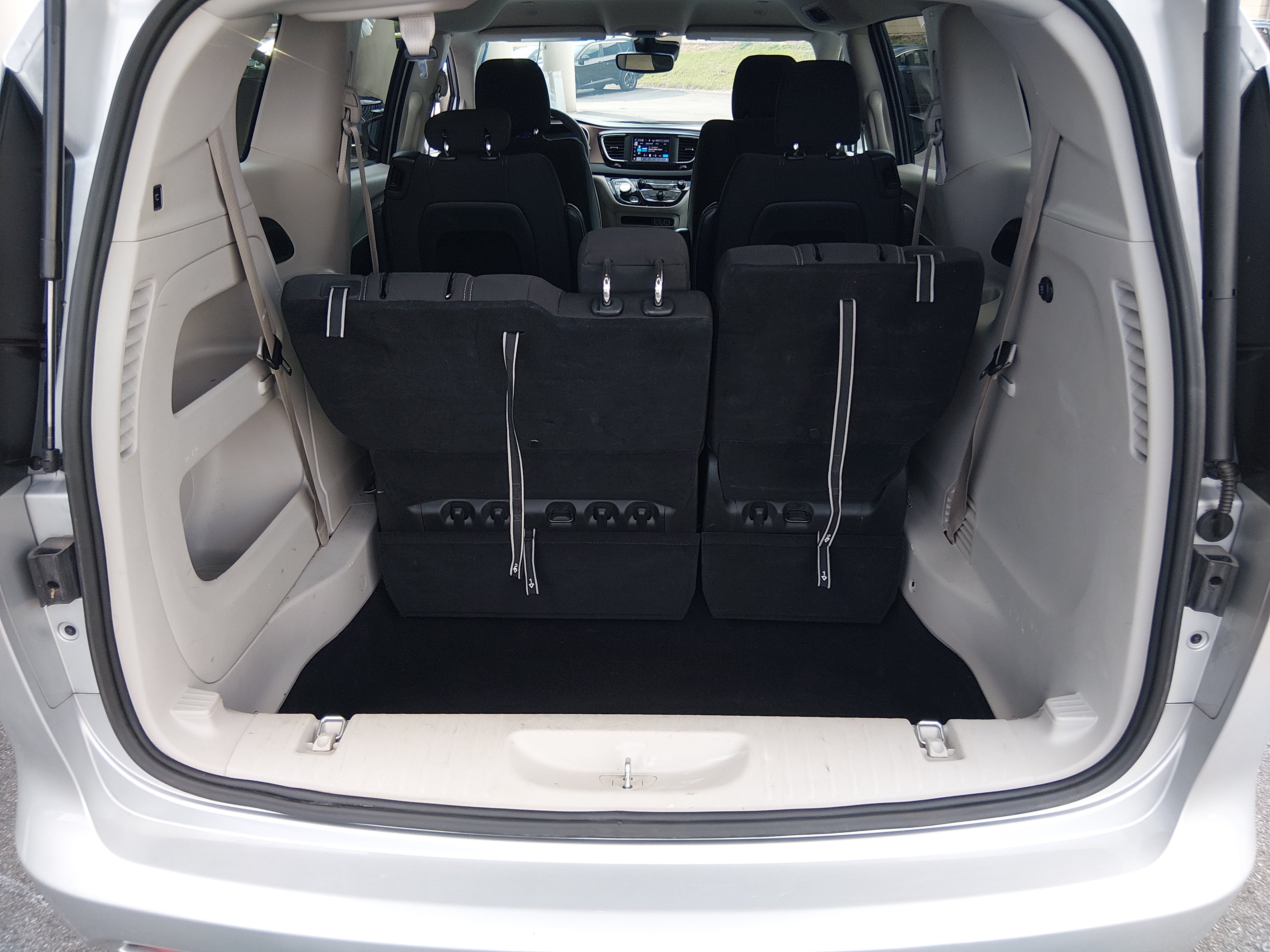 2024 Chrysler Voyager LX - Photo 11