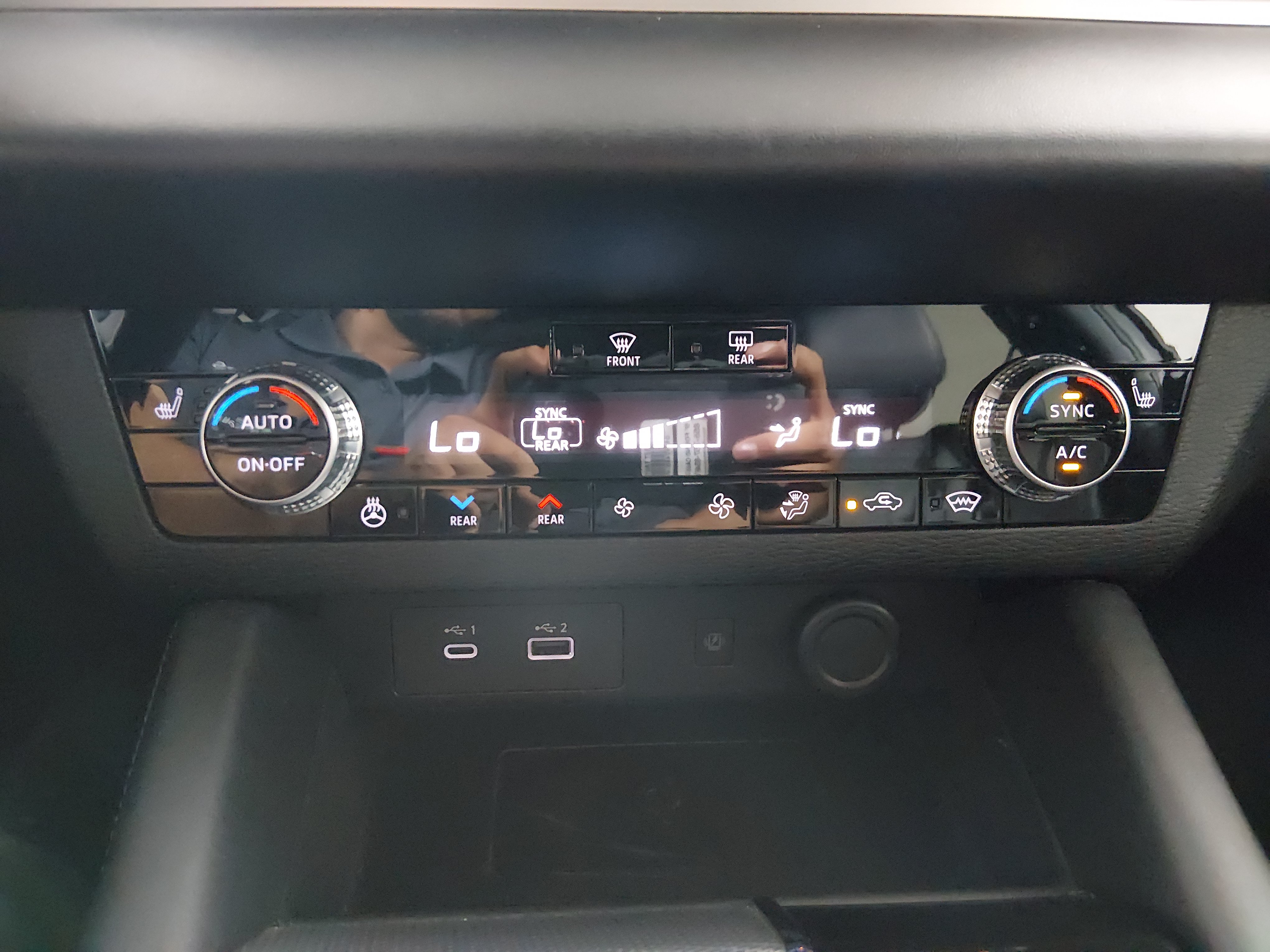 2024 Mitsubishi Outlander Plug-in Hybrid SEL - Photo 18